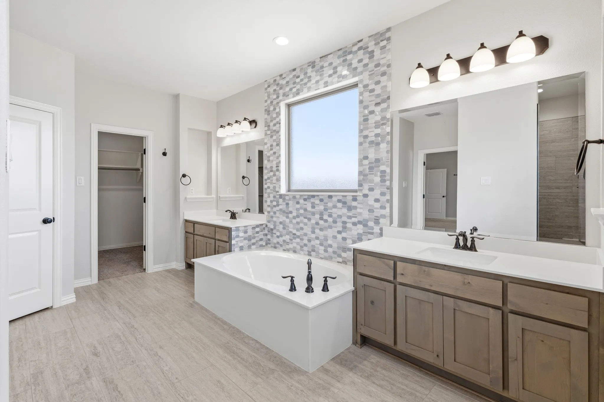 Single Family Residence For Sale in Ellis County , 410 Silo Court, Waxahachie, Texas 75167, 4 Bedroom, 3 Bathroom, 3 Garage spaces, 3,158 Sqft, built in 2022, mls#21405544, Real Estate Agent in Waxahachie, Homes For Sale in Ellis county, Homes For Sale in Waxahachie, Realtor in Waxahachie Texas, Real Estate Brokerage Independent Realty Texas, Luminita Cordes Realtor