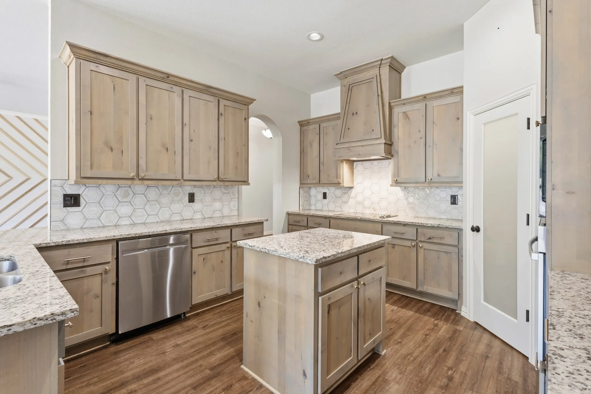 Single Family Residence For Sale in Ellis County , 410 Silo Court, Waxahachie, Texas 75167, 4 Bedroom, 3 Bathroom, 3 Garage spaces, 3,158 Sqft, built in 2022, mls#21405544, Real Estate Agent in Waxahachie, Homes For Sale in Ellis county, Homes For Sale in Waxahachie, Realtor in Waxahachie Texas, Real Estate Brokerage Independent Realty Texas, Luminita Cordes Realtor