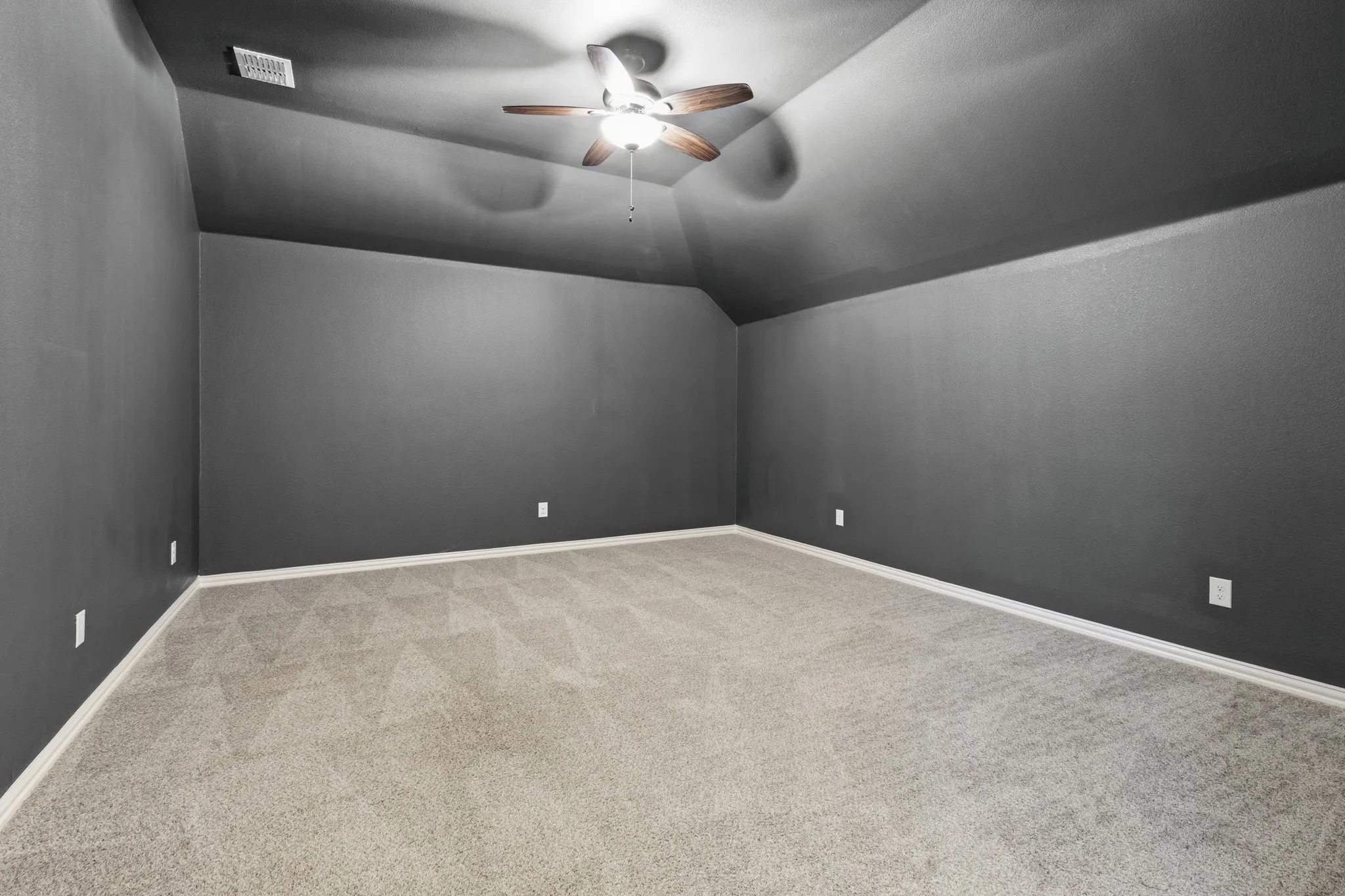 Single Family Residence For Sale in Ellis County , 410 Silo Court, Waxahachie, Texas 75167, 4 Bedroom, 3 Bathroom, 3 Garage spaces, 3,158 Sqft, built in 2022, mls#21405544, Real Estate Agent in Waxahachie, Homes For Sale in Ellis county, Homes For Sale in Waxahachie, Realtor in Waxahachie Texas, Real Estate Brokerage Independent Realty Texas, Luminita Cordes Realtor