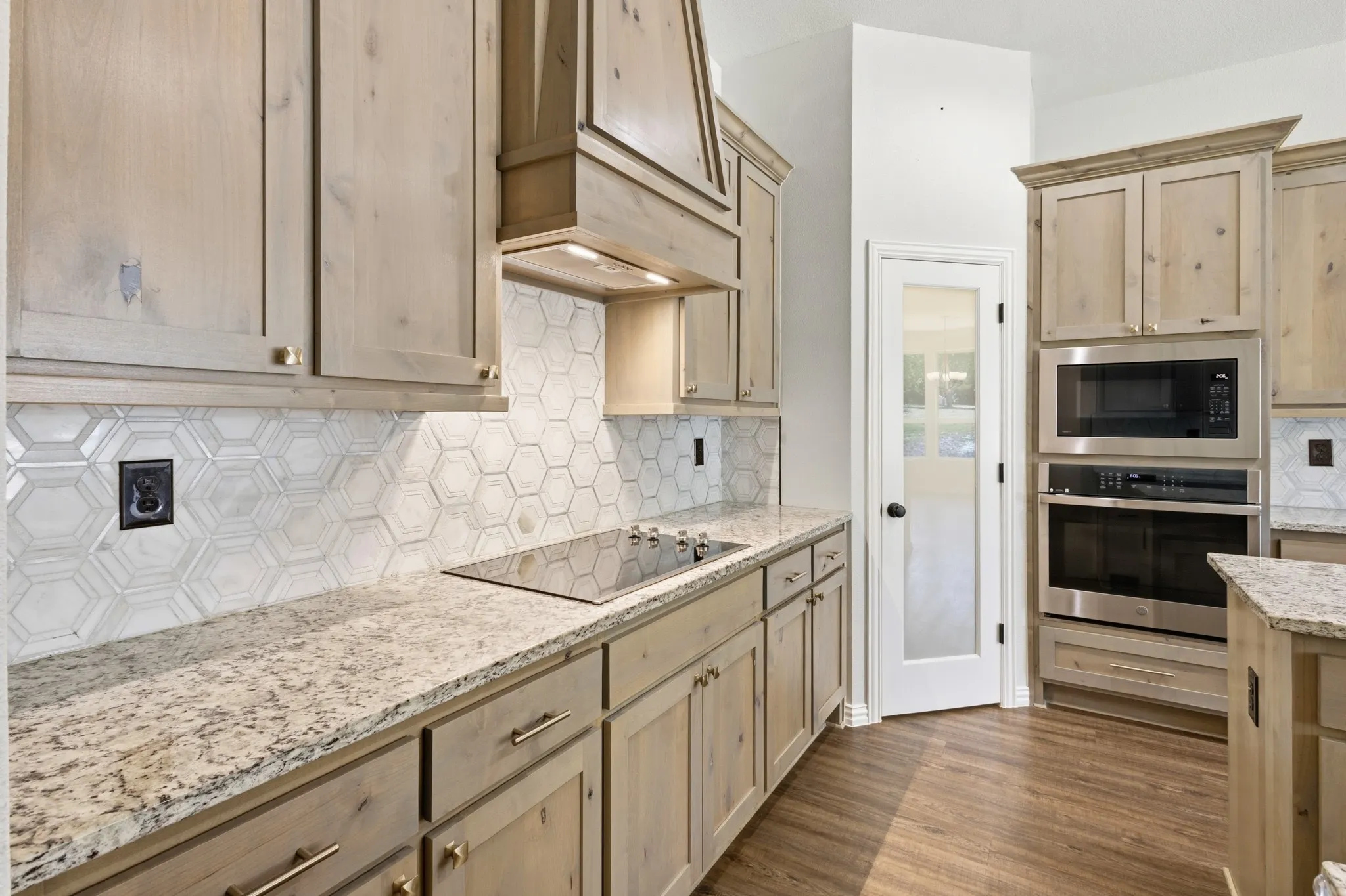 Single Family Residence For Sale in Ellis County , 410 Silo Court, Waxahachie, Texas 75167, 4 Bedroom, 3 Bathroom, 3 Garage spaces, 3,158 Sqft, built in 2022, mls#21405544, Real Estate Agent in Waxahachie, Homes For Sale in Ellis county, Homes For Sale in Waxahachie, Realtor in Waxahachie Texas, Real Estate Brokerage Independent Realty Texas, Luminita Cordes Realtor