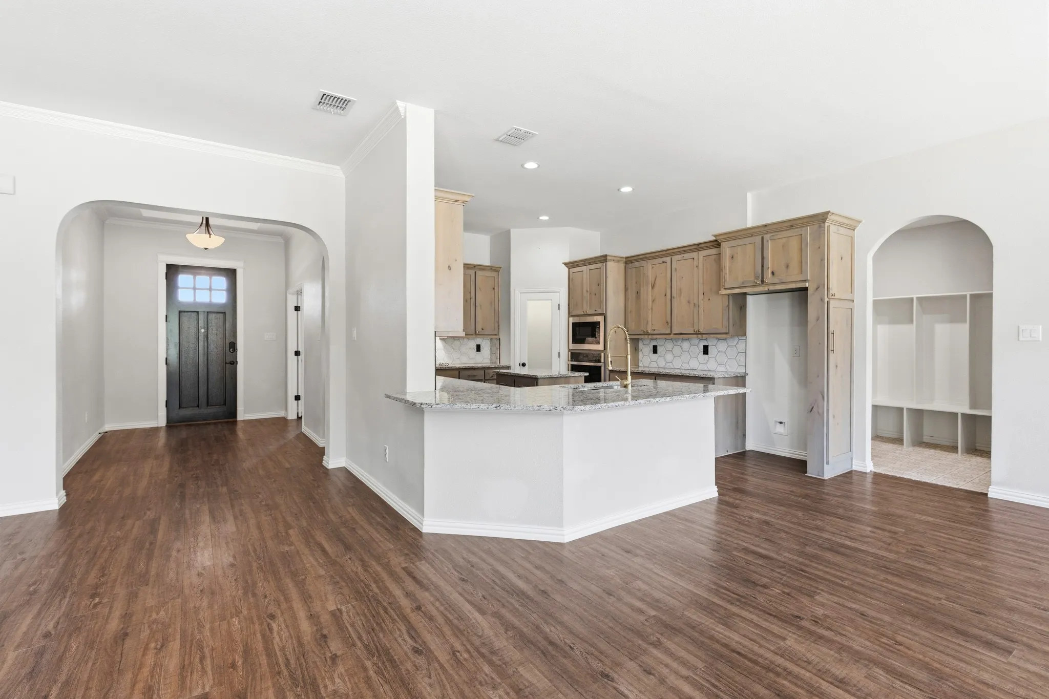 Single Family Residence For Sale in Ellis County , 410 Silo Court, Waxahachie, Texas 75167, 4 Bedroom, 3 Bathroom, 3 Garage spaces, 3,158 Sqft, built in 2022, mls#21405544, Real Estate Agent in Waxahachie, Homes For Sale in Ellis county, Homes For Sale in Waxahachie, Realtor in Waxahachie Texas, Real Estate Brokerage Independent Realty Texas, Luminita Cordes Realtor