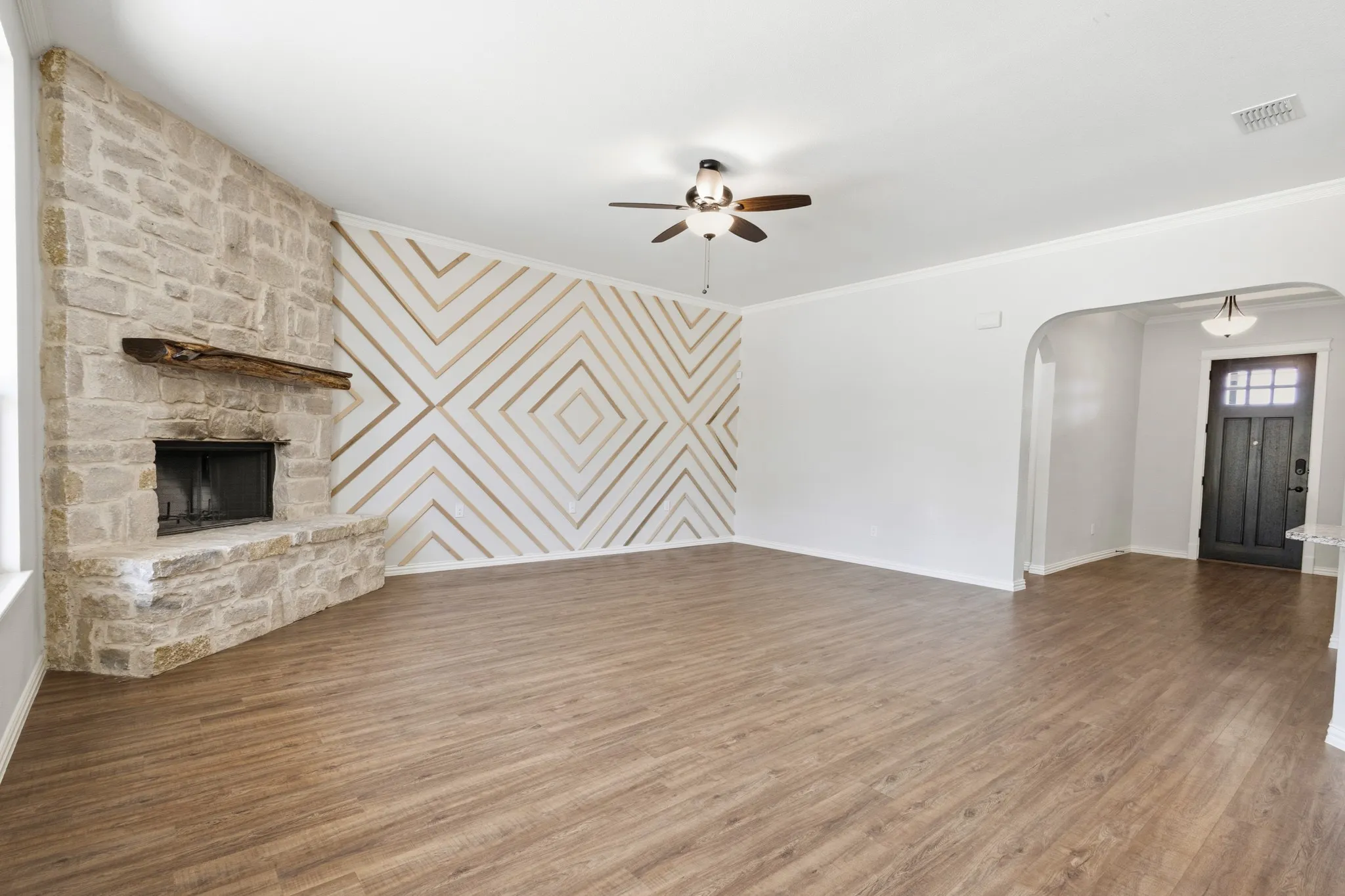 Single Family Residence For Sale in Ellis County , 410 Silo Court, Waxahachie, Texas 75167, 4 Bedroom, 3 Bathroom, 3 Garage spaces, 3,158 Sqft, built in 2022, mls#21405544, Real Estate Agent in Waxahachie, Homes For Sale in Ellis county, Homes For Sale in Waxahachie, Realtor in Waxahachie Texas, Real Estate Brokerage Independent Realty Texas, Luminita Cordes Realtor