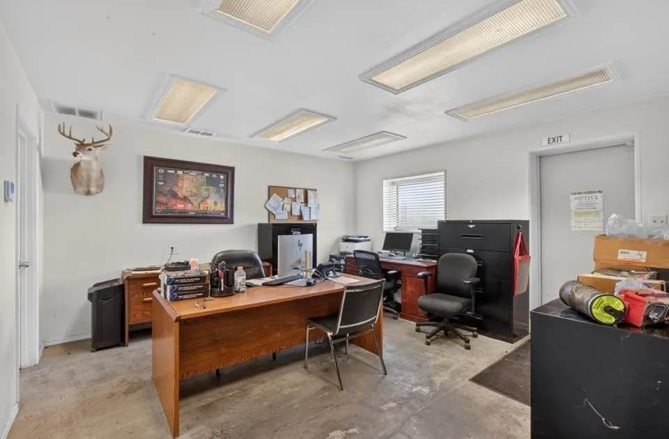 Industrial For Sale in Johnson County , 3670 W Highway 67, Cleburne, Texas 76033, 0, 0, Garage spaces, 11,200 Sqft, built in 2001, mls#21402916, Real Estate Agent in Cleburne, Homes For Sale in Johnson county, Homes For Sale in Cleburne, Realtor in Cleburne Texas, Real Estate Brokerage Independent Realty Texas, Luminita Cordes Realtor