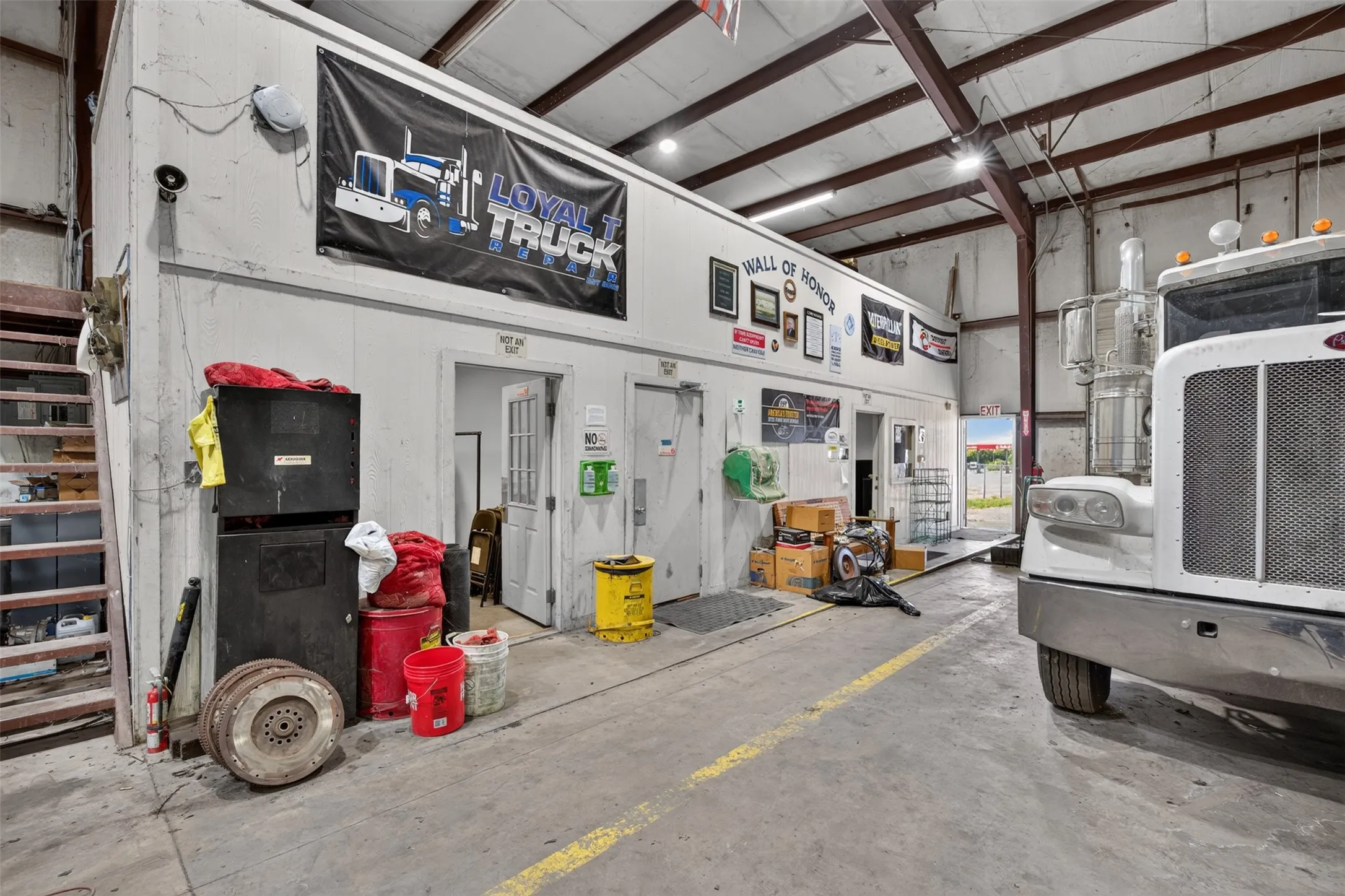 Industrial For Sale in Johnson County , 3670 W Highway 67, Cleburne, Texas 76033, 0, 0, Garage spaces, 11,200 Sqft, built in 2001, mls#21402916, Real Estate Agent in Cleburne, Homes For Sale in Johnson county, Homes For Sale in Cleburne, Realtor in Cleburne Texas, Real Estate Brokerage Independent Realty Texas, Luminita Cordes Realtor