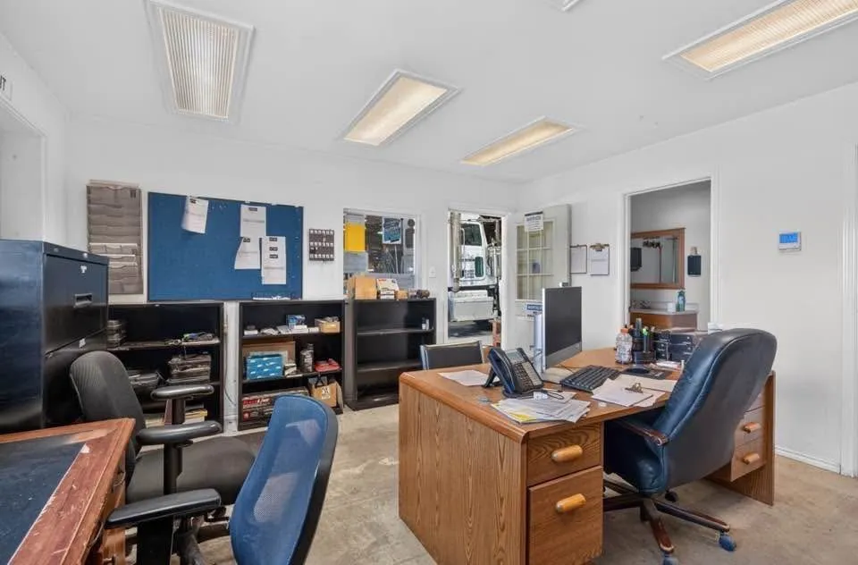 Industrial For Sale in Johnson County , 3670 W Highway 67, Cleburne, Texas 76033, 0, 0, Garage spaces, 11,200 Sqft, built in 2001, mls#21402916, Real Estate Agent in Cleburne, Homes For Sale in Johnson county, Homes For Sale in Cleburne, Realtor in Cleburne Texas, Real Estate Brokerage Independent Realty Texas, Luminita Cordes Realtor