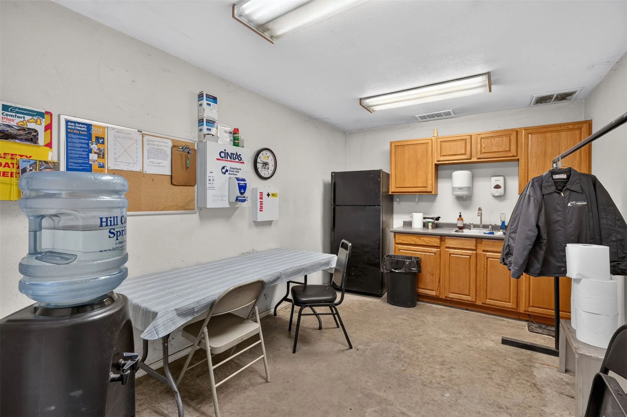Industrial For Sale in Johnson County , 3670 W Highway 67, Cleburne, Texas 76033, 0, 0, Garage spaces, 11,200 Sqft, built in 2001, mls#21402916, Real Estate Agent in Cleburne, Homes For Sale in Johnson county, Homes For Sale in Cleburne, Realtor in Cleburne Texas, Real Estate Brokerage Independent Realty Texas, Luminita Cordes Realtor