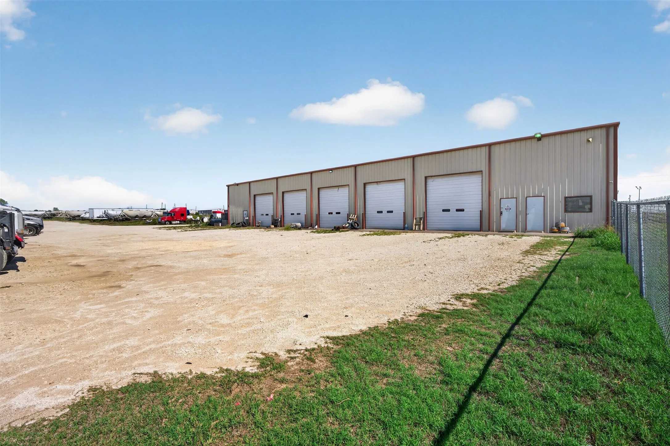 Industrial For Sale in Johnson County , 3670 W Highway 67, Cleburne, Texas 76033, 0, 0, Garage spaces, 11,200 Sqft, built in 2001, mls#21402916, Real Estate Agent in Cleburne, Homes For Sale in Johnson county, Homes For Sale in Cleburne, Realtor in Cleburne Texas, Real Estate Brokerage Independent Realty Texas, Luminita Cordes Realtor