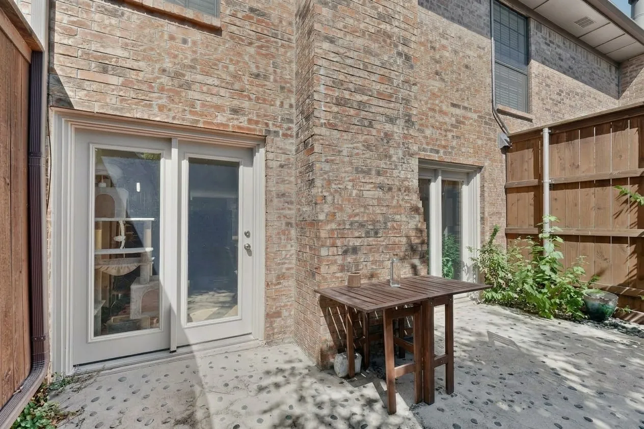 Condominium For Sale in Dallas County , 4030 Rawlins Street E, Dallas, Texas 75219, 2 Bedroom, 2 Bathroom, Garage spaces, 1,008 Sqft, built in 1980, mls#21405519, Real Estate Agent in Dallas, Homes For Sale in Dallas county, Homes For Sale in Dallas, Realtor in Dallas Texas, Real Estate Brokerage Independent Realty Texas, Luminita Cordes Realtor