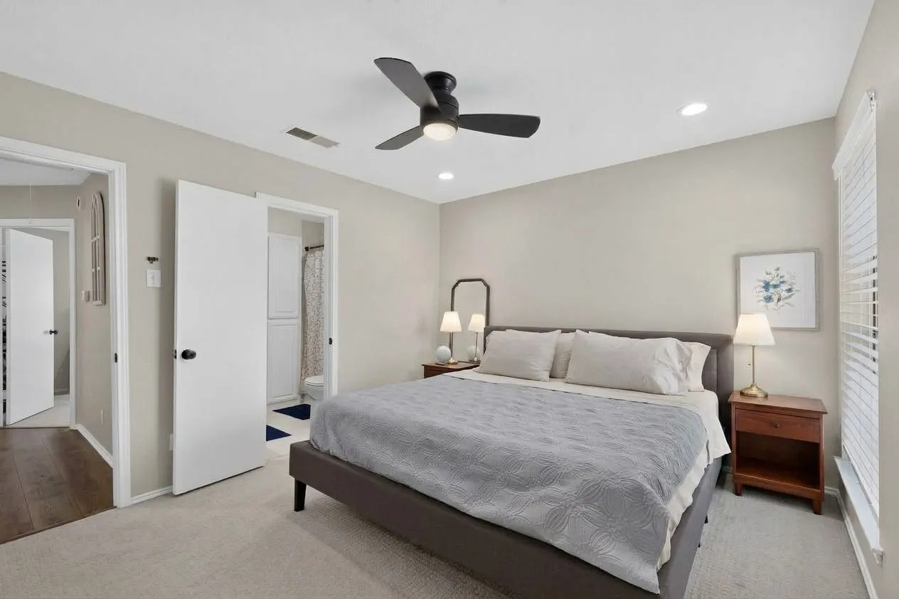 Condominium For Sale in Dallas County , 4030 Rawlins Street E, Dallas, Texas 75219, 2 Bedroom, 2 Bathroom, Garage spaces, 1,008 Sqft, built in 1980, mls#21405519, Real Estate Agent in Dallas, Homes For Sale in Dallas county, Homes For Sale in Dallas, Realtor in Dallas Texas, Real Estate Brokerage Independent Realty Texas, Luminita Cordes Realtor