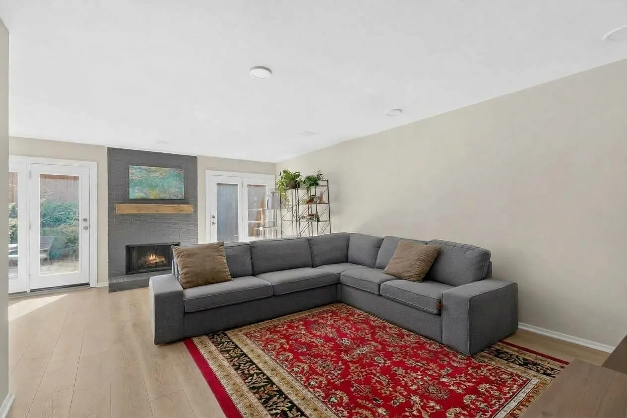 Condominium For Sale in Dallas County , 4030 Rawlins Street E, Dallas, Texas 75219, 2 Bedroom, 2 Bathroom, Garage spaces, 1,008 Sqft, built in 1980, mls#21405519, Real Estate Agent in Dallas, Homes For Sale in Dallas county, Homes For Sale in Dallas, Realtor in Dallas Texas, Real Estate Brokerage Independent Realty Texas, Luminita Cordes Realtor