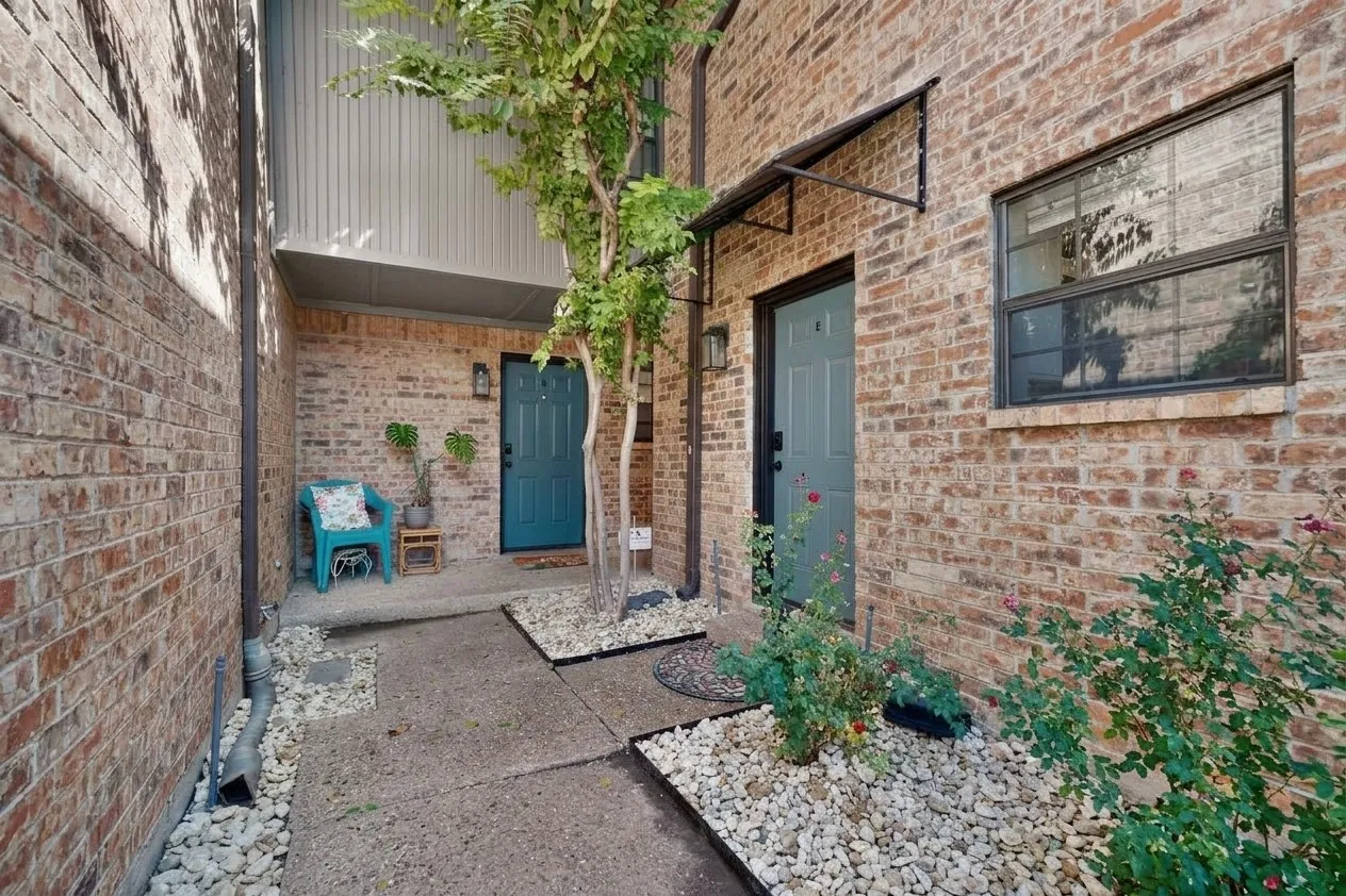 Condominium For Sale in Dallas County , 4030 Rawlins Street E, Dallas, Texas 75219, 2 Bedroom, 2 Bathroom, Garage spaces, 1,008 Sqft, built in 1980, mls#21405519, Real Estate Agent in Dallas, Homes For Sale in Dallas county, Homes For Sale in Dallas, Realtor in Dallas Texas, Real Estate Brokerage Independent Realty Texas, Luminita Cordes Realtor
