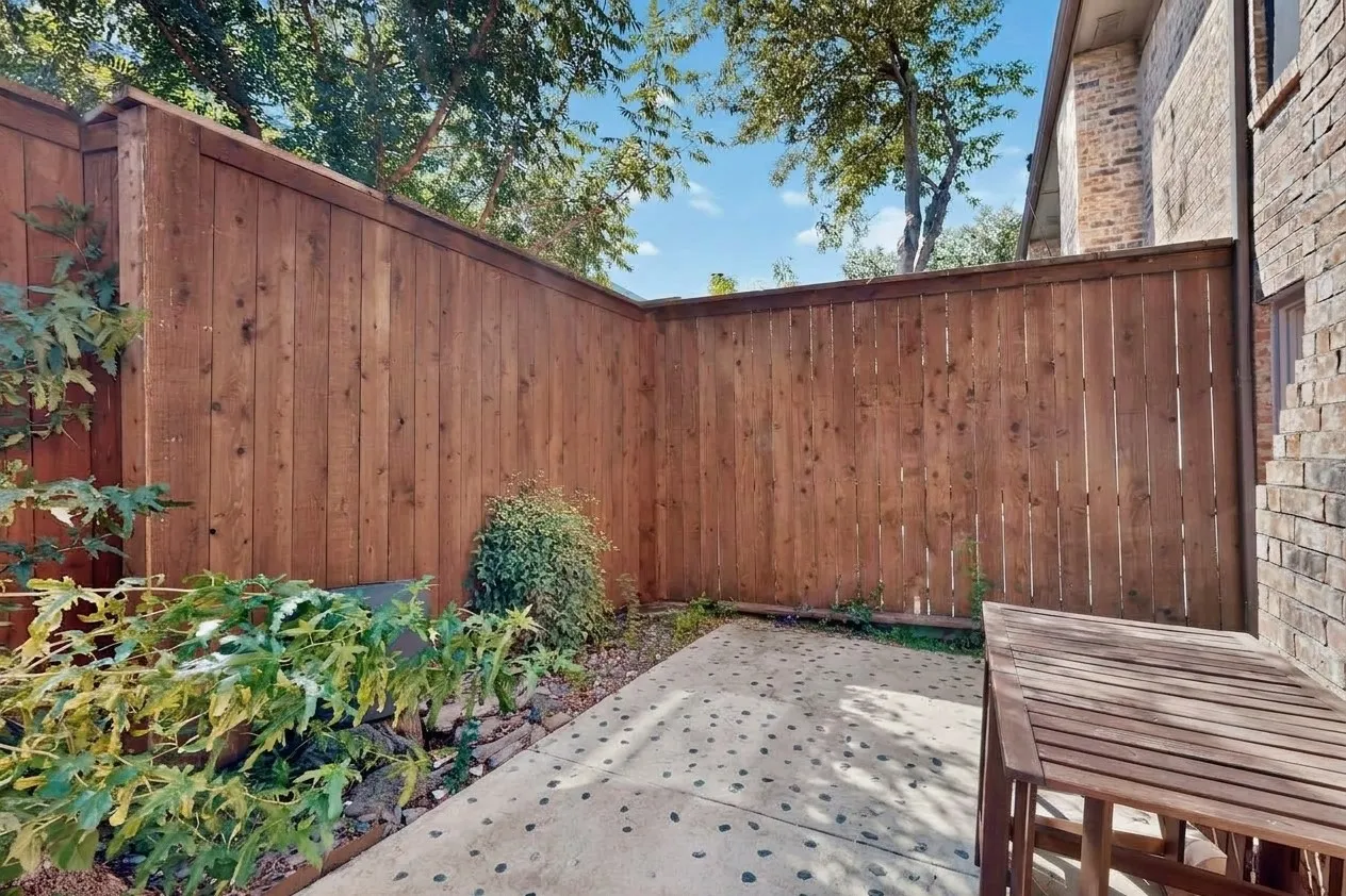 Condominium For Sale in Dallas County , 4030 Rawlins Street E, Dallas, Texas 75219, 2 Bedroom, 2 Bathroom, Garage spaces, 1,008 Sqft, built in 1980, mls#21405519, Real Estate Agent in Dallas, Homes For Sale in Dallas county, Homes For Sale in Dallas, Realtor in Dallas Texas, Real Estate Brokerage Independent Realty Texas, Luminita Cordes Realtor
