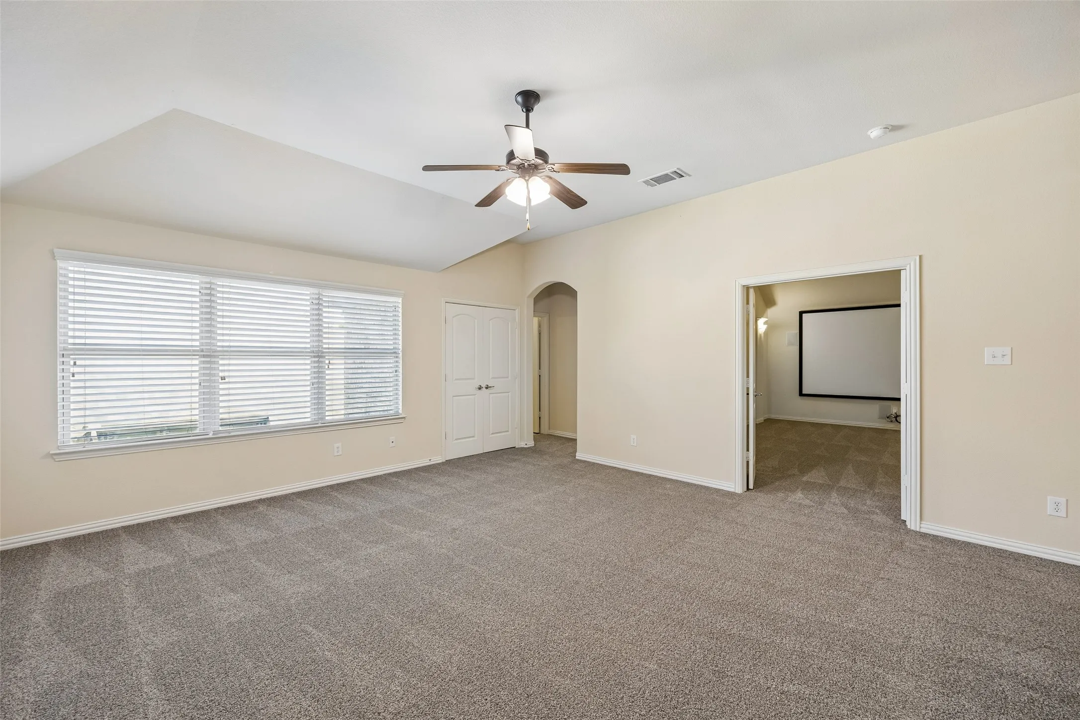 Single Family Residence For Rent in Collin County , 15994 Trail Glen Drive, Frisco, Texas 75035, 4 Bedroom, 4 Bathroom, 2 Garage spaces, 3,848 Sqft, built in 2012, mls#21405500, Real Estate Agent in Frisco, Homes For Rent in Collin county, Homes For Rent in Frisco, Realtor in Frisco Texas, Real Estate Brokerage Independent Realty Texas, Luminita Cordes Realtor