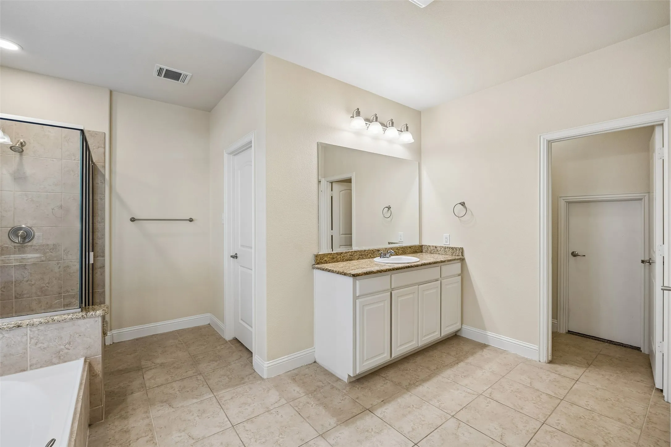 Single Family Residence For Rent in Collin County , 15994 Trail Glen Drive, Frisco, Texas 75035, 4 Bedroom, 4 Bathroom, 2 Garage spaces, 3,848 Sqft, built in 2012, mls#21405500, Real Estate Agent in Frisco, Homes For Rent in Collin county, Homes For Rent in Frisco, Realtor in Frisco Texas, Real Estate Brokerage Independent Realty Texas, Luminita Cordes Realtor