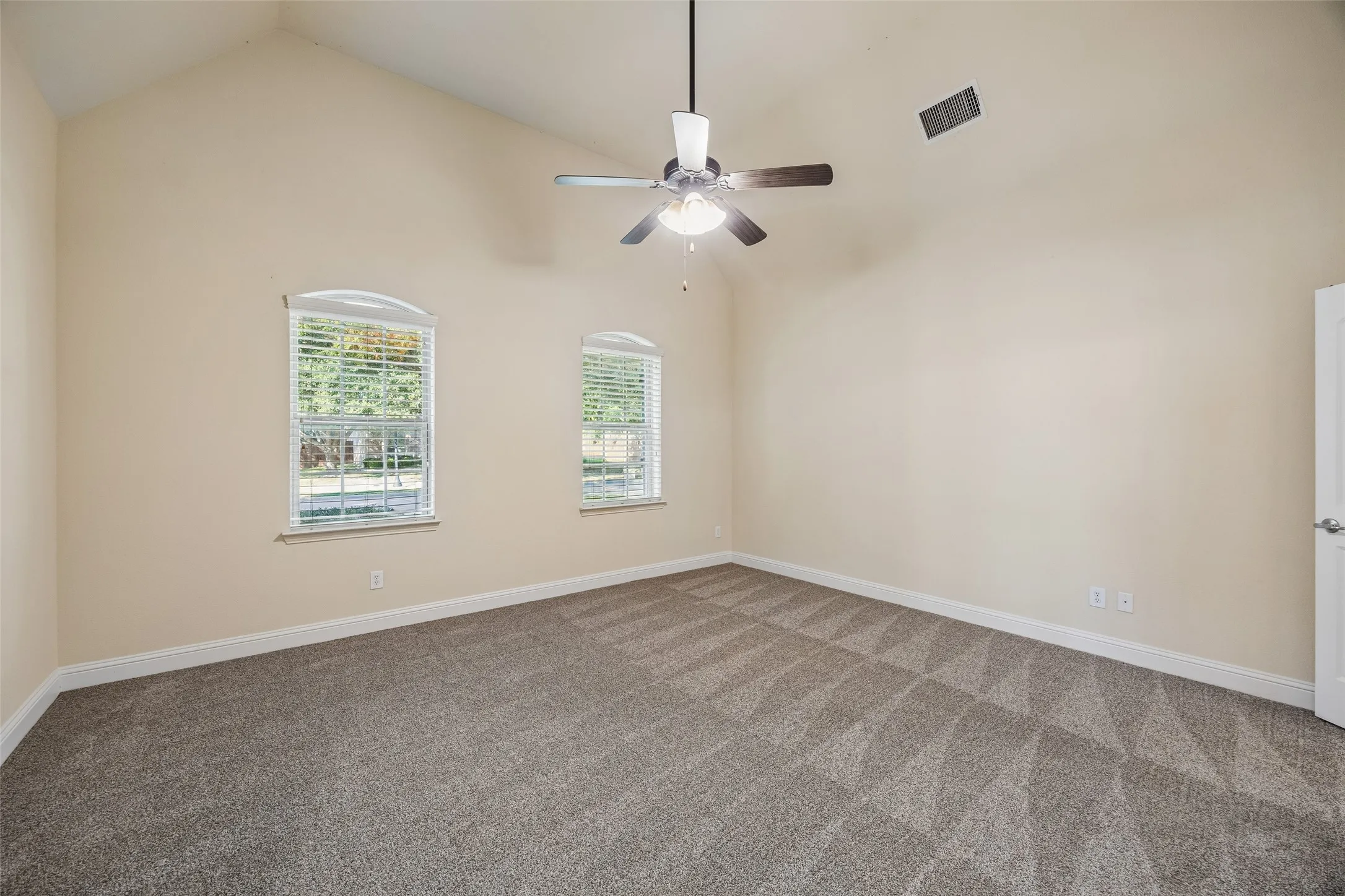 Single Family Residence For Rent in Collin County , 15994 Trail Glen Drive, Frisco, Texas 75035, 4 Bedroom, 4 Bathroom, 2 Garage spaces, 3,848 Sqft, built in 2012, mls#21405500, Real Estate Agent in Frisco, Homes For Rent in Collin county, Homes For Rent in Frisco, Realtor in Frisco Texas, Real Estate Brokerage Independent Realty Texas, Luminita Cordes Realtor