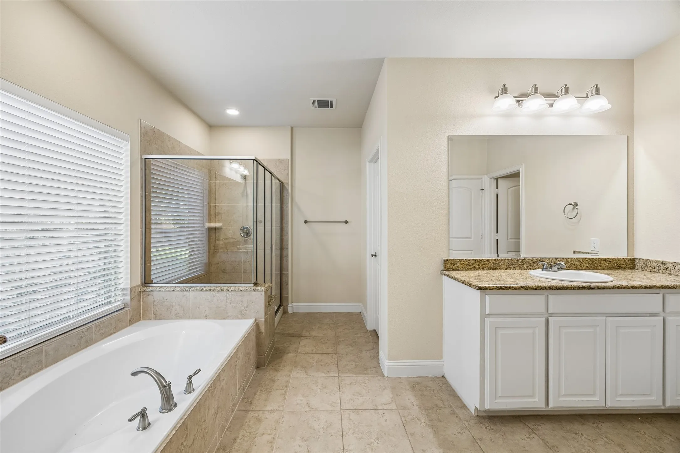 Single Family Residence For Rent in Collin County , 15994 Trail Glen Drive, Frisco, Texas 75035, 4 Bedroom, 4 Bathroom, 2 Garage spaces, 3,848 Sqft, built in 2012, mls#21405500, Real Estate Agent in Frisco, Homes For Rent in Collin county, Homes For Rent in Frisco, Realtor in Frisco Texas, Real Estate Brokerage Independent Realty Texas, Luminita Cordes Realtor