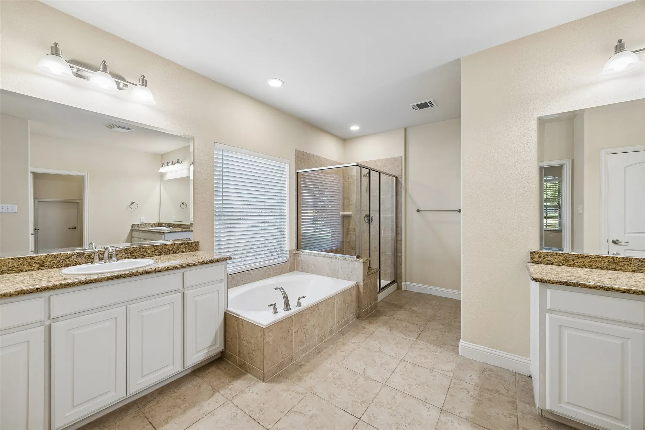 Single Family Residence For Rent in Collin County , 15994 Trail Glen Drive, Frisco, Texas 75035, 4 Bedroom, 4 Bathroom, 2 Garage spaces, 3,848 Sqft, built in 2012, mls#21405500, Real Estate Agent in Frisco, Homes For Rent in Collin county, Homes For Rent in Frisco, Realtor in Frisco Texas, Real Estate Brokerage Independent Realty Texas, Luminita Cordes Realtor