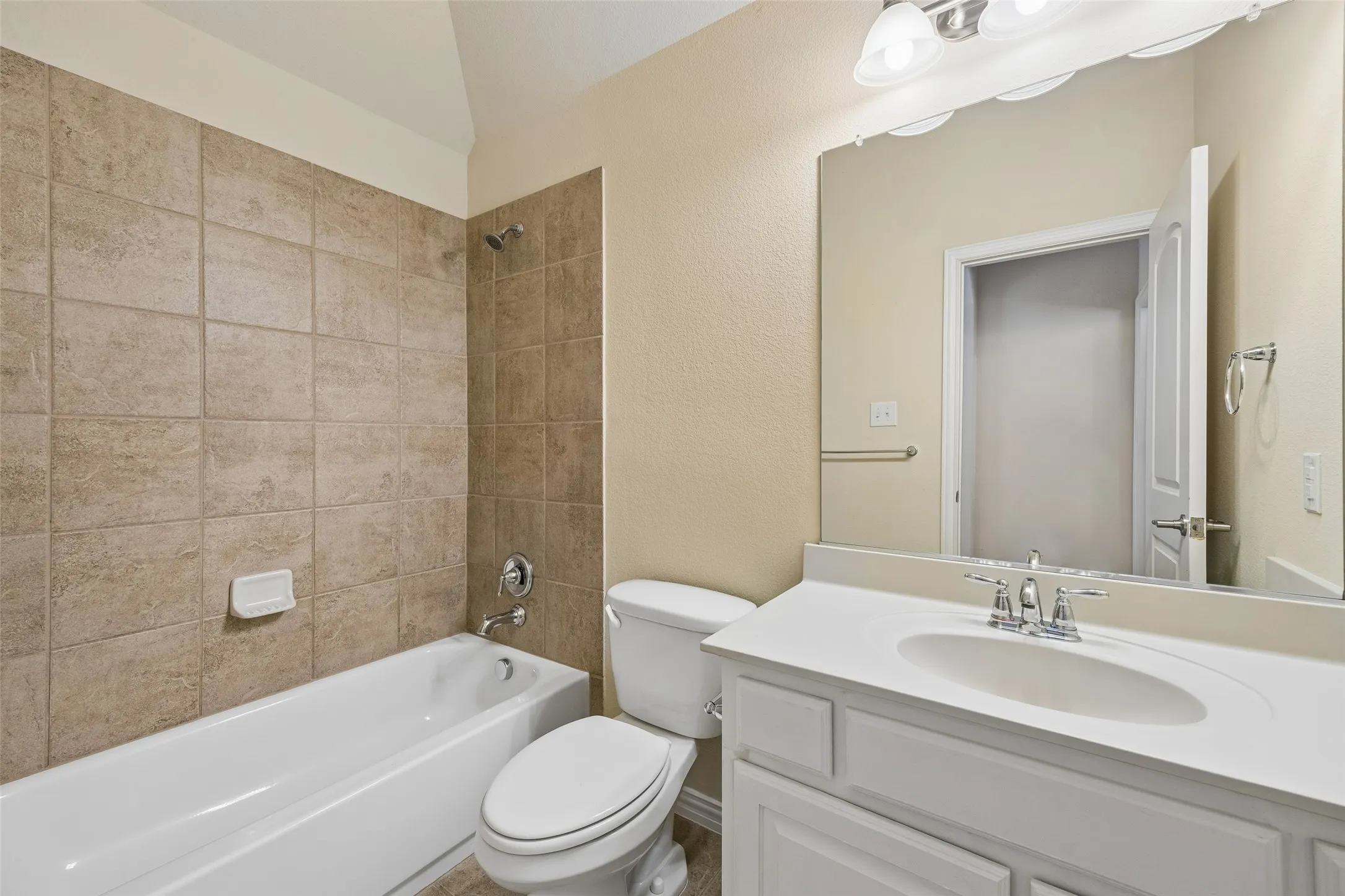 Single Family Residence For Rent in Collin County , 15994 Trail Glen Drive, Frisco, Texas 75035, 4 Bedroom, 4 Bathroom, 2 Garage spaces, 3,848 Sqft, built in 2012, mls#21405500, Real Estate Agent in Frisco, Homes For Rent in Collin county, Homes For Rent in Frisco, Realtor in Frisco Texas, Real Estate Brokerage Independent Realty Texas, Luminita Cordes Realtor