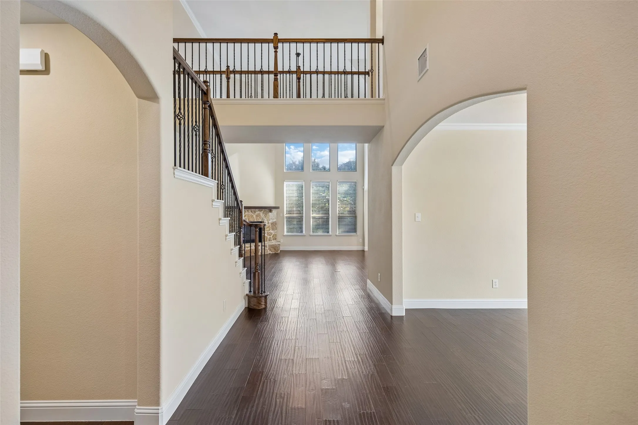 Single Family Residence For Rent in Collin County , 15994 Trail Glen Drive, Frisco, Texas 75035, 4 Bedroom, 4 Bathroom, 2 Garage spaces, 3,848 Sqft, built in 2012, mls#21405500, Real Estate Agent in Frisco, Homes For Rent in Collin county, Homes For Rent in Frisco, Realtor in Frisco Texas, Real Estate Brokerage Independent Realty Texas, Luminita Cordes Realtor