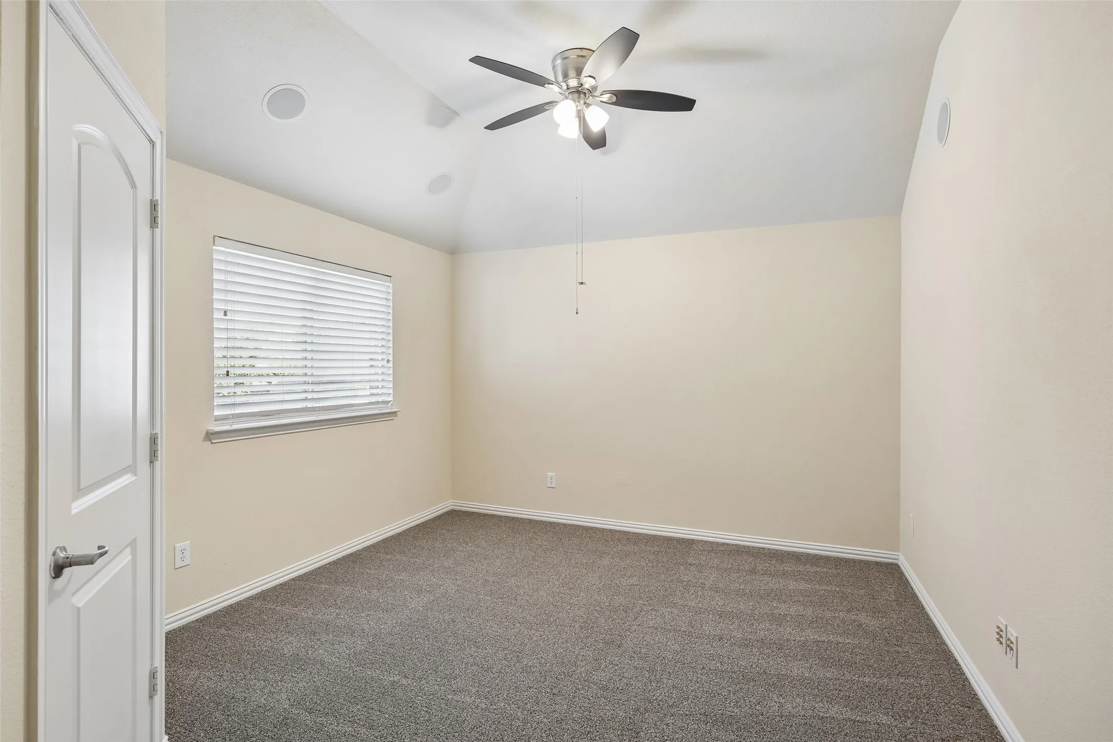 Single Family Residence For Rent in Collin County , 15994 Trail Glen Drive, Frisco, Texas 75035, 4 Bedroom, 4 Bathroom, 2 Garage spaces, 3,848 Sqft, built in 2012, mls#21405500, Real Estate Agent in Frisco, Homes For Rent in Collin county, Homes For Rent in Frisco, Realtor in Frisco Texas, Real Estate Brokerage Independent Realty Texas, Luminita Cordes Realtor