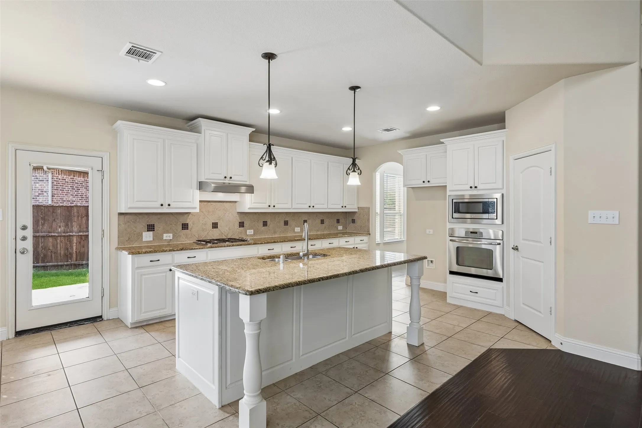 Single Family Residence For Rent in Collin County , 15994 Trail Glen Drive, Frisco, Texas 75035, 4 Bedroom, 4 Bathroom, 2 Garage spaces, 3,848 Sqft, built in 2012, mls#21405500, Real Estate Agent in Frisco, Homes For Rent in Collin county, Homes For Rent in Frisco, Realtor in Frisco Texas, Real Estate Brokerage Independent Realty Texas, Luminita Cordes Realtor