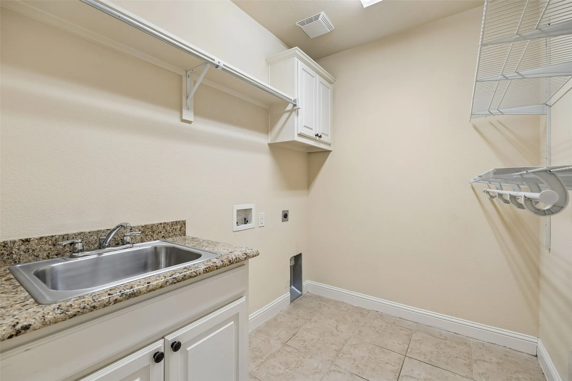 Single Family Residence For Rent in Collin County , 15994 Trail Glen Drive, Frisco, Texas 75035, 4 Bedroom, 4 Bathroom, 2 Garage spaces, 3,848 Sqft, built in 2012, mls#21405500, Real Estate Agent in Frisco, Homes For Rent in Collin county, Homes For Rent in Frisco, Realtor in Frisco Texas, Real Estate Brokerage Independent Realty Texas, Luminita Cordes Realtor