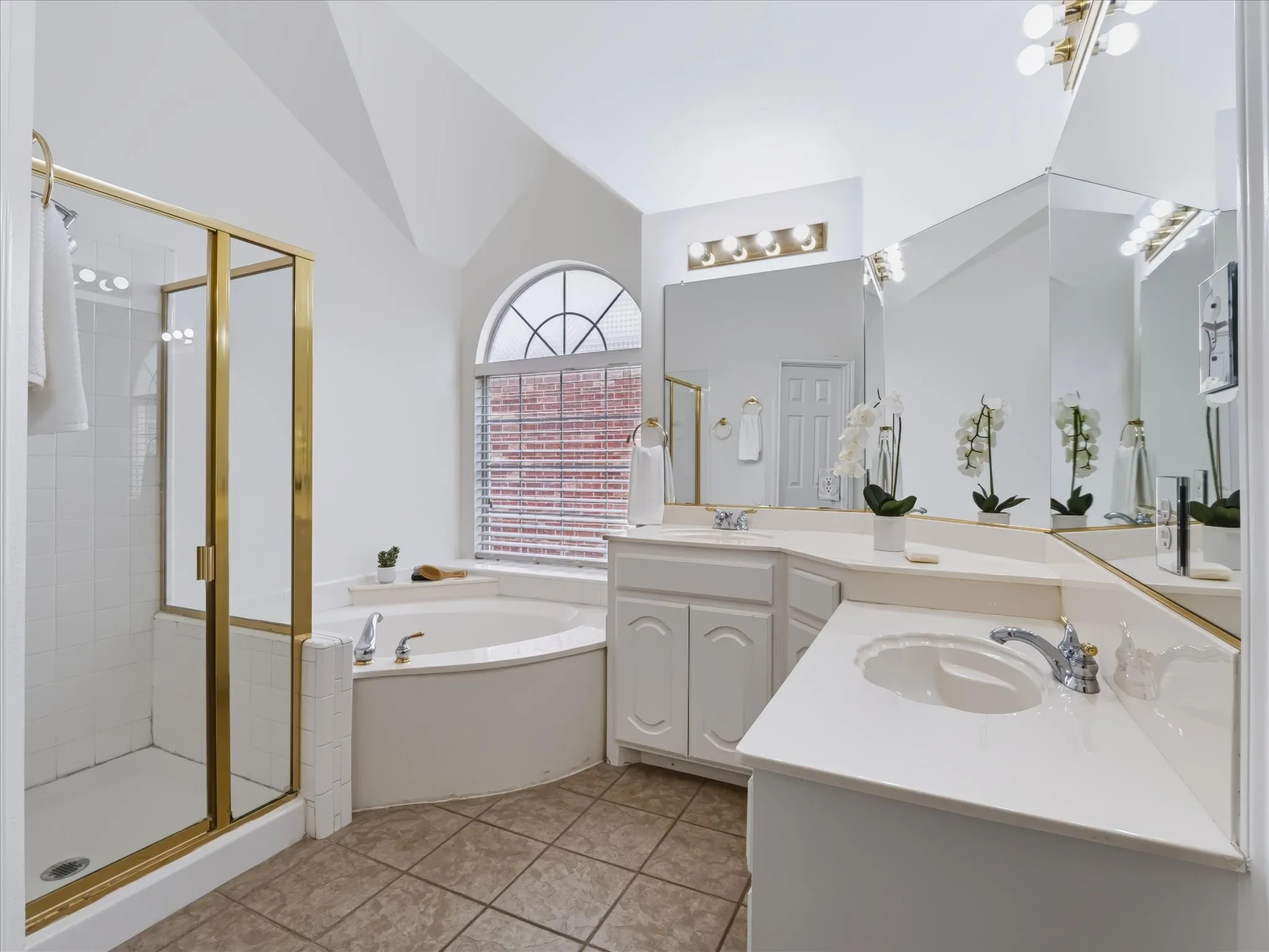 Single Family Residence For Sale in Tarrant County , 4908 Skymeadow Drive, Fort Worth, Texas 76135, 4 Bedroom, 2 Bathroom, 2 Garage spaces, 1,863 Sqft, built in 1999, mls#21397774, Real Estate Agent in Fort Worth, Homes For Sale in Tarrant county, Homes For Sale in Fort Worth, Realtor in Fort Worth Texas, Real Estate Brokerage Independent Realty Texas, Luminita Cordes Realtor