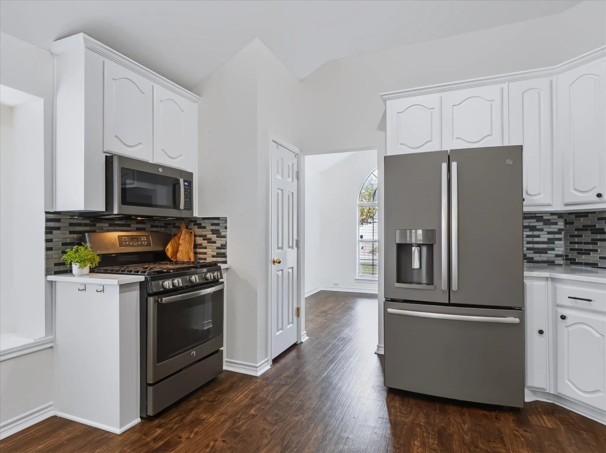 Single Family Residence For Sale in Tarrant County , 4908 Skymeadow Drive, Fort Worth, Texas 76135, 4 Bedroom, 2 Bathroom, 2 Garage spaces, 1,863 Sqft, built in 1999, mls#21397774, Real Estate Agent in Fort Worth, Homes For Sale in Tarrant county, Homes For Sale in Fort Worth, Realtor in Fort Worth Texas, Real Estate Brokerage Independent Realty Texas, Luminita Cordes Realtor
