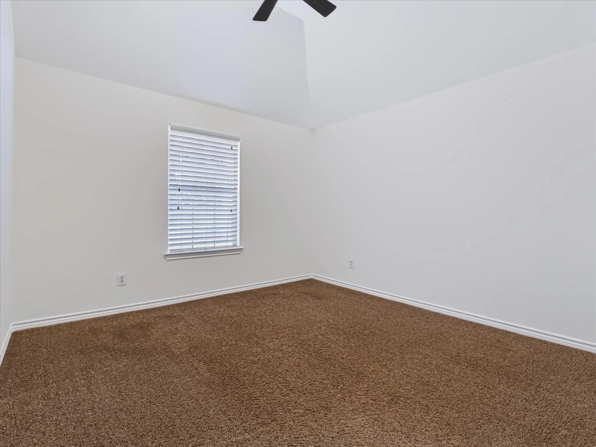Single Family Residence For Sale in Tarrant County , 4908 Skymeadow Drive, Fort Worth, Texas 76135, 4 Bedroom, 2 Bathroom, 2 Garage spaces, 1,863 Sqft, built in 1999, mls#21397774, Real Estate Agent in Fort Worth, Homes For Sale in Tarrant county, Homes For Sale in Fort Worth, Realtor in Fort Worth Texas, Real Estate Brokerage Independent Realty Texas, Luminita Cordes Realtor