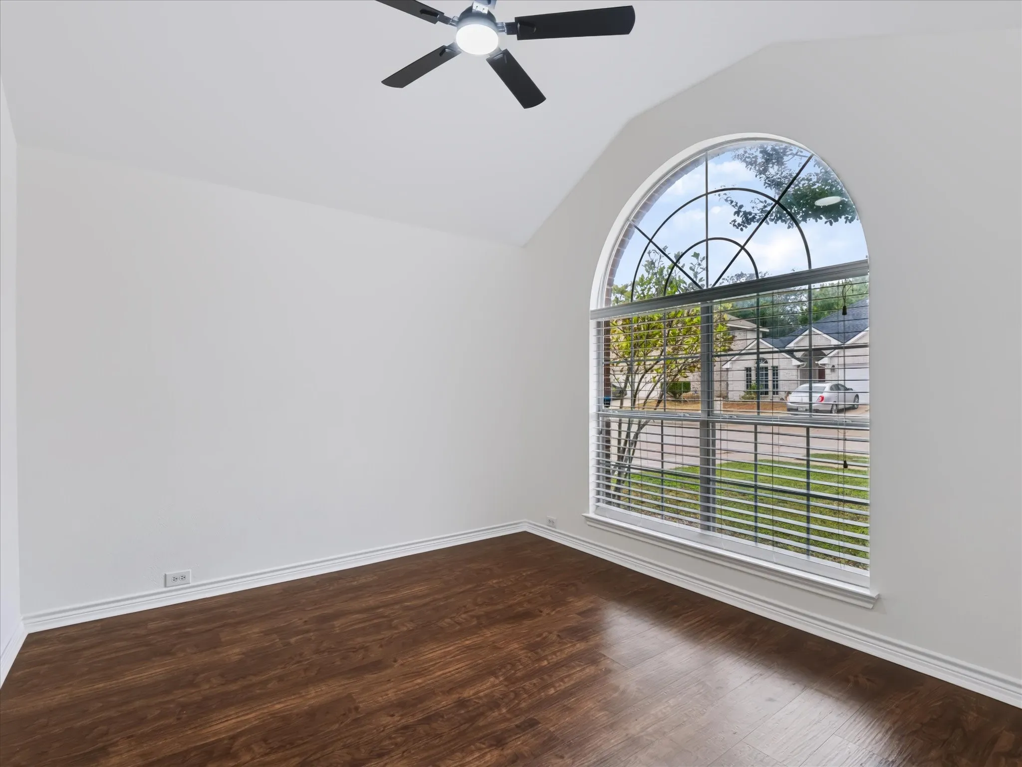 Single Family Residence For Sale in Tarrant County , 4908 Skymeadow Drive, Fort Worth, Texas 76135, 4 Bedroom, 2 Bathroom, 2 Garage spaces, 1,863 Sqft, built in 1999, mls#21397774, Real Estate Agent in Fort Worth, Homes For Sale in Tarrant county, Homes For Sale in Fort Worth, Realtor in Fort Worth Texas, Real Estate Brokerage Independent Realty Texas, Luminita Cordes Realtor