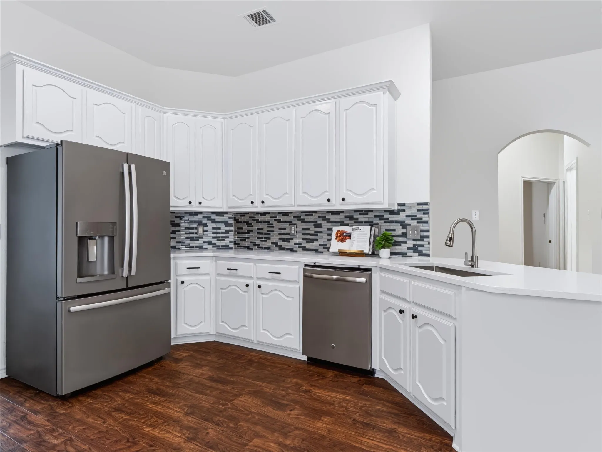 Single Family Residence For Sale in Tarrant County , 4908 Skymeadow Drive, Fort Worth, Texas 76135, 4 Bedroom, 2 Bathroom, 2 Garage spaces, 1,863 Sqft, built in 1999, mls#21397774, Real Estate Agent in Fort Worth, Homes For Sale in Tarrant county, Homes For Sale in Fort Worth, Realtor in Fort Worth Texas, Real Estate Brokerage Independent Realty Texas, Luminita Cordes Realtor
