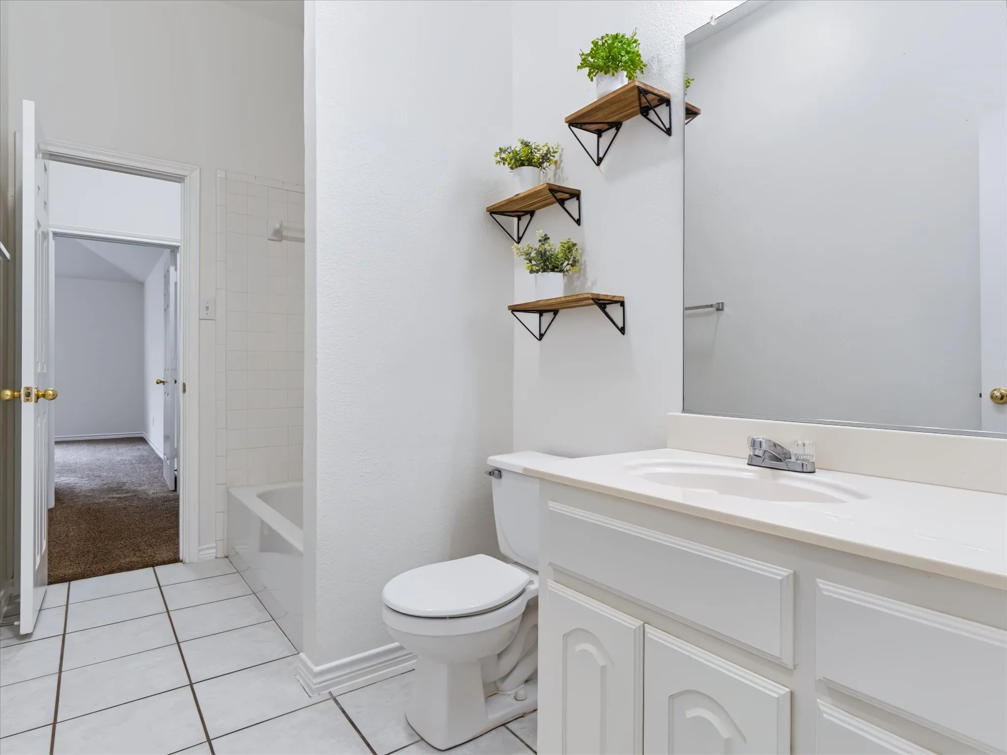 Single Family Residence For Sale in Tarrant County , 4908 Skymeadow Drive, Fort Worth, Texas 76135, 4 Bedroom, 2 Bathroom, 2 Garage spaces, 1,863 Sqft, built in 1999, mls#21397774, Real Estate Agent in Fort Worth, Homes For Sale in Tarrant county, Homes For Sale in Fort Worth, Realtor in Fort Worth Texas, Real Estate Brokerage Independent Realty Texas, Luminita Cordes Realtor