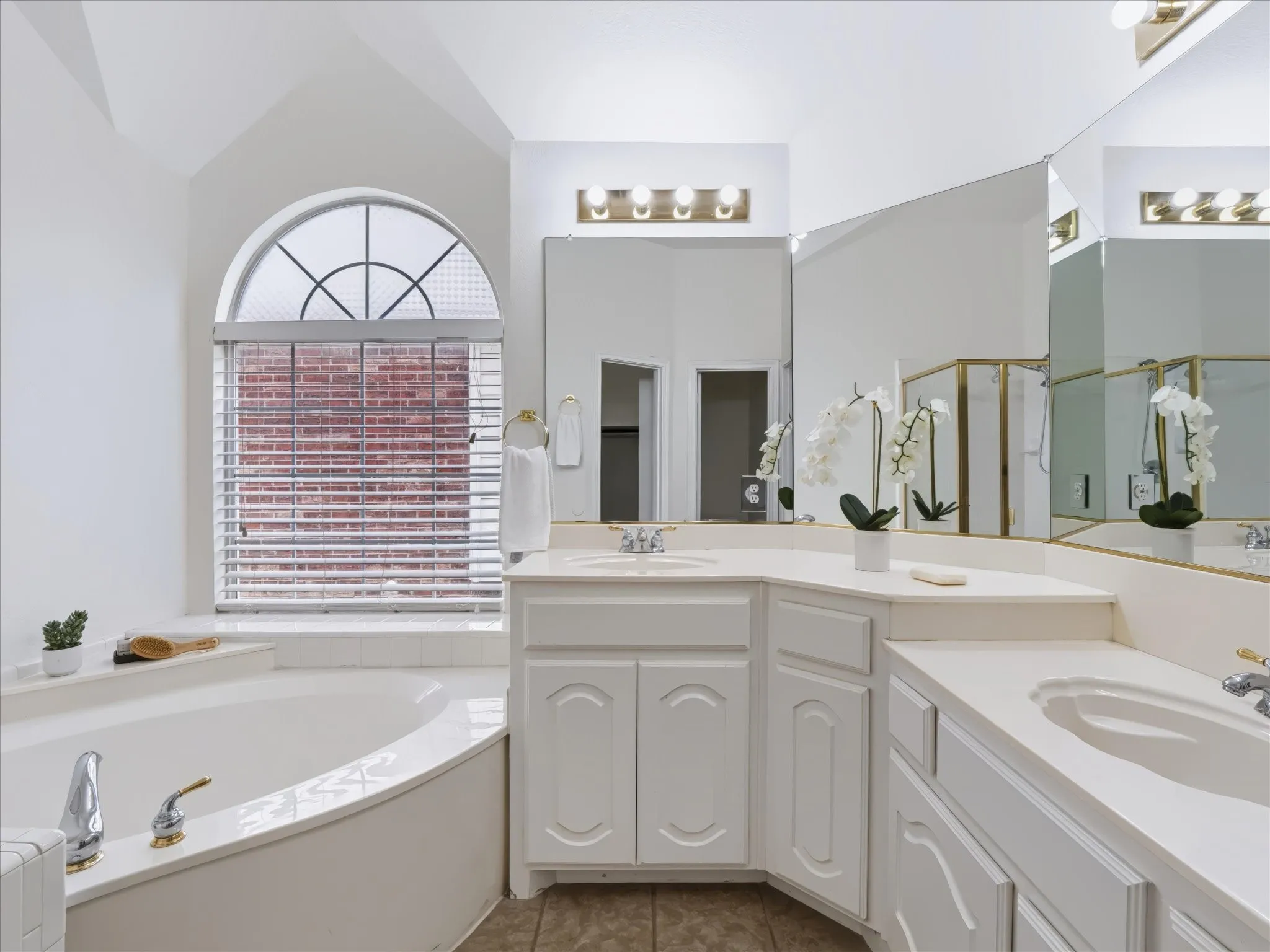 Single Family Residence For Sale in Tarrant County , 4908 Skymeadow Drive, Fort Worth, Texas 76135, 4 Bedroom, 2 Bathroom, 2 Garage spaces, 1,863 Sqft, built in 1999, mls#21397774, Real Estate Agent in Fort Worth, Homes For Sale in Tarrant county, Homes For Sale in Fort Worth, Realtor in Fort Worth Texas, Real Estate Brokerage Independent Realty Texas, Luminita Cordes Realtor