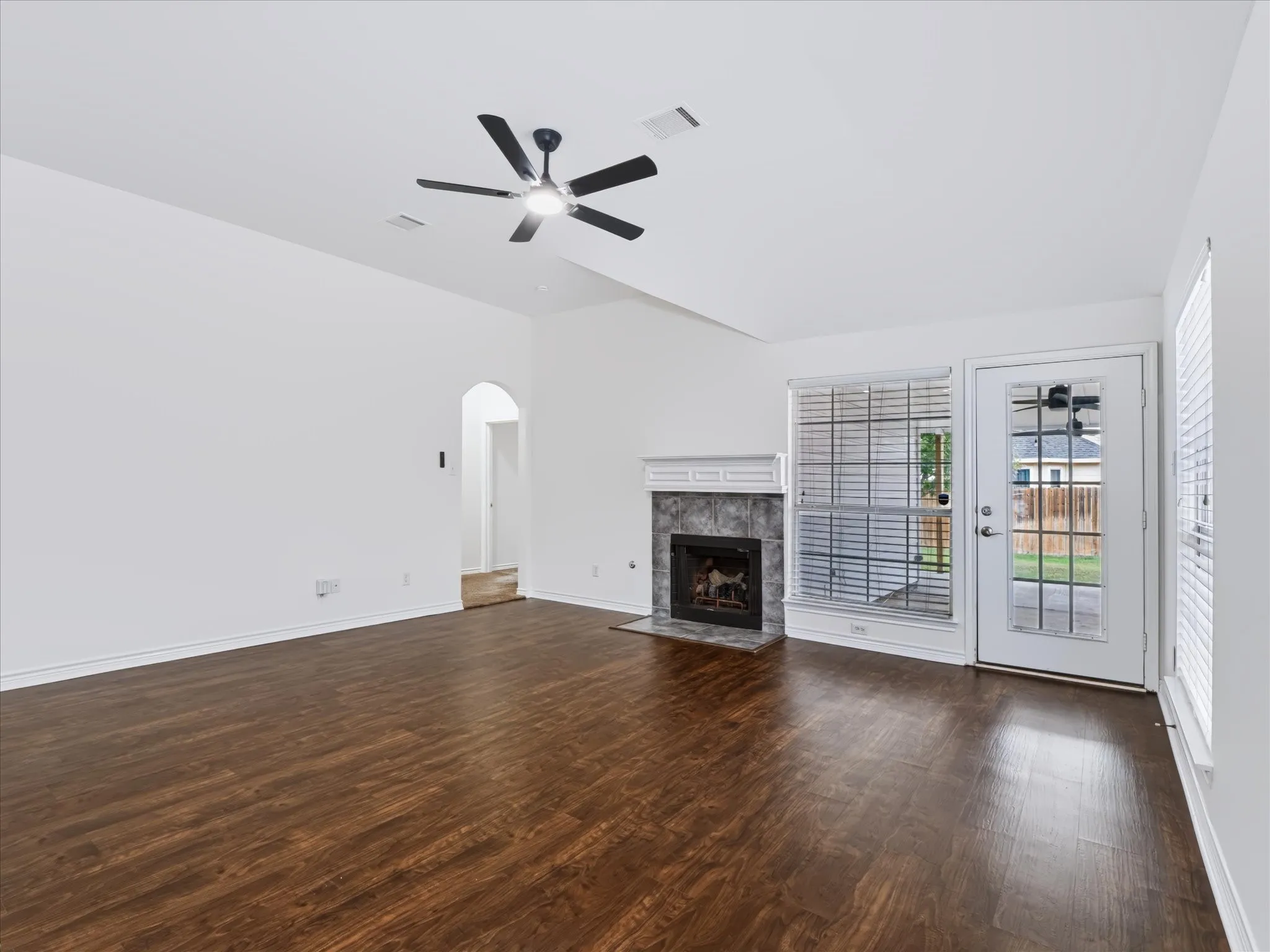 Single Family Residence For Sale in Tarrant County , 4908 Skymeadow Drive, Fort Worth, Texas 76135, 4 Bedroom, 2 Bathroom, 2 Garage spaces, 1,863 Sqft, built in 1999, mls#21397774, Real Estate Agent in Fort Worth, Homes For Sale in Tarrant county, Homes For Sale in Fort Worth, Realtor in Fort Worth Texas, Real Estate Brokerage Independent Realty Texas, Luminita Cordes Realtor
