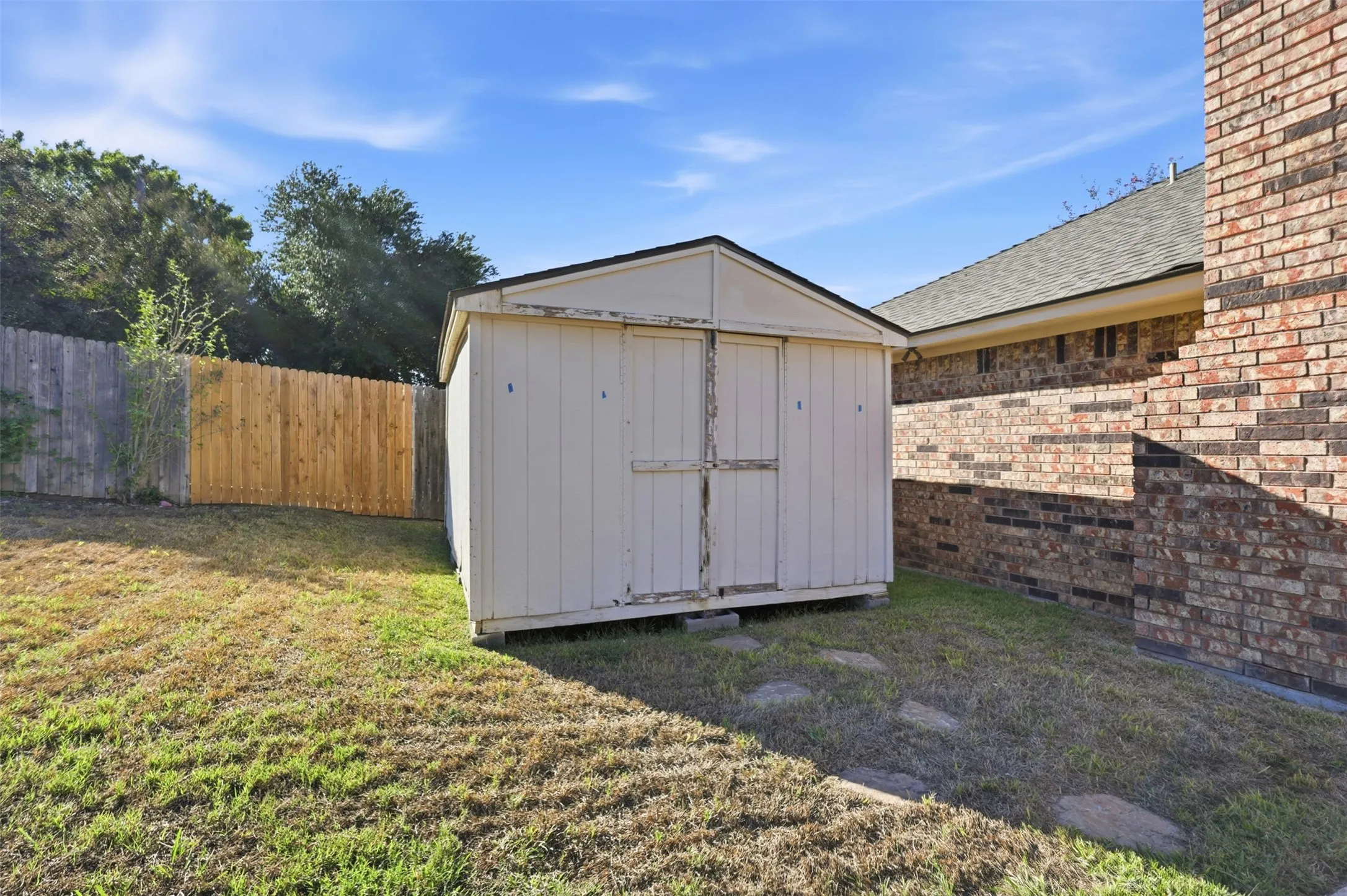 Single Family Residence For Sale in Tarrant County , 5304 Ridge Springs Court, Arlington, Texas 76017, 3 Bedroom, 2 Bathroom, 2 Garage spaces, 1,660 Sqft, built in 1984, mls#21386968, Real Estate Agent in Arlington, Homes For Sale in Tarrant county, Homes For Sale in Arlington, Realtor in Arlington Texas, Real Estate Brokerage Independent Realty Texas, Luminita Cordes Realtor