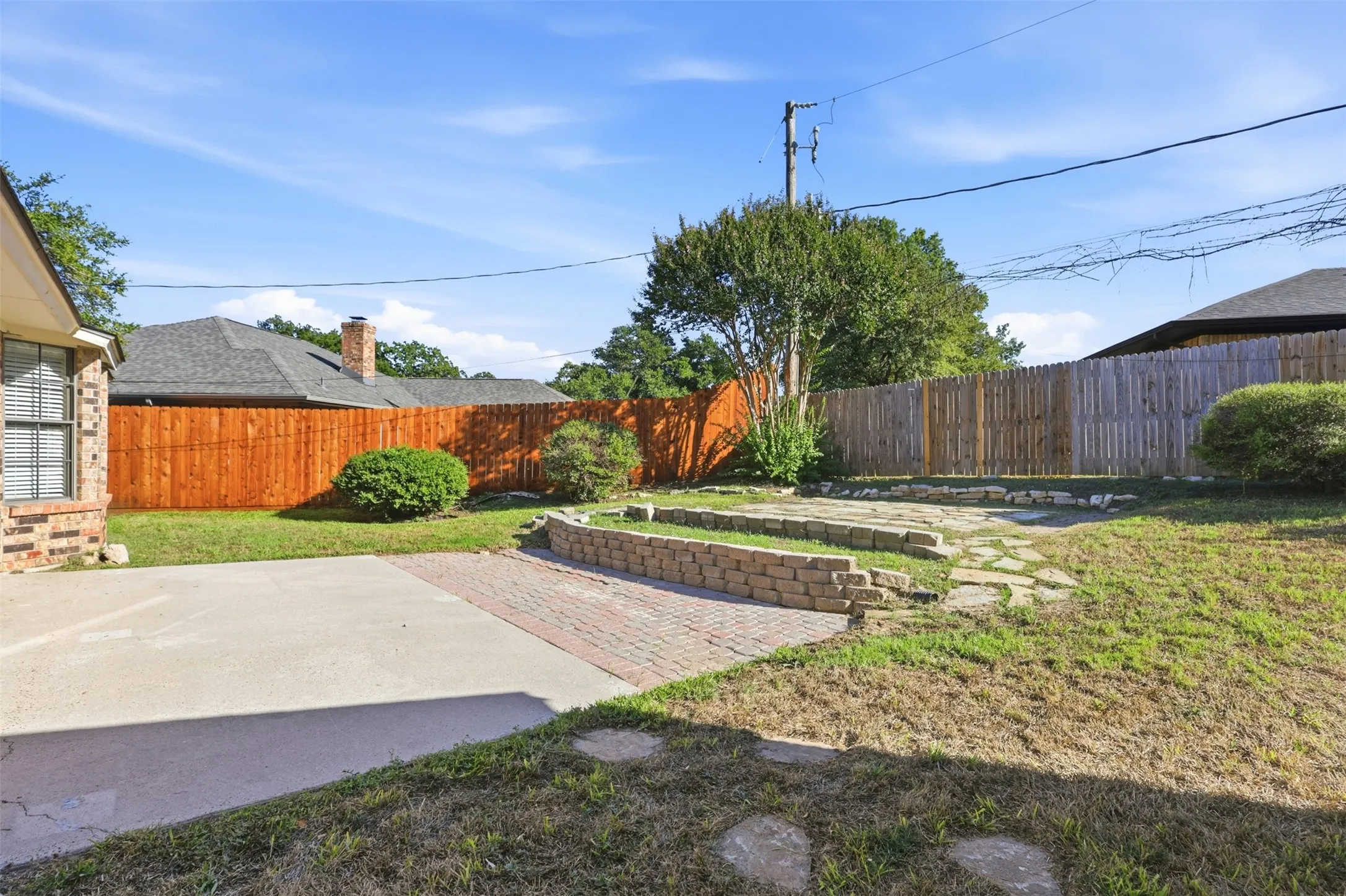 Single Family Residence For Sale in Tarrant County , 5304 Ridge Springs Court, Arlington, Texas 76017, 3 Bedroom, 2 Bathroom, 2 Garage spaces, 1,660 Sqft, built in 1984, mls#21386968, Real Estate Agent in Arlington, Homes For Sale in Tarrant county, Homes For Sale in Arlington, Realtor in Arlington Texas, Real Estate Brokerage Independent Realty Texas, Luminita Cordes Realtor