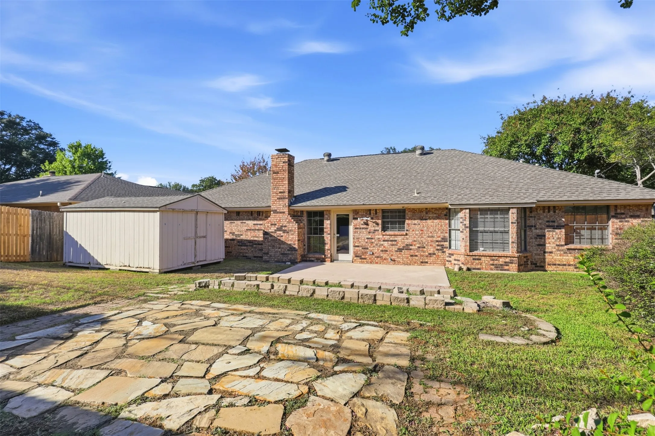 Single Family Residence For Sale in Tarrant County , 5304 Ridge Springs Court, Arlington, Texas 76017, 3 Bedroom, 2 Bathroom, 2 Garage spaces, 1,660 Sqft, built in 1984, mls#21386968, Real Estate Agent in Arlington, Homes For Sale in Tarrant county, Homes For Sale in Arlington, Realtor in Arlington Texas, Real Estate Brokerage Independent Realty Texas, Luminita Cordes Realtor