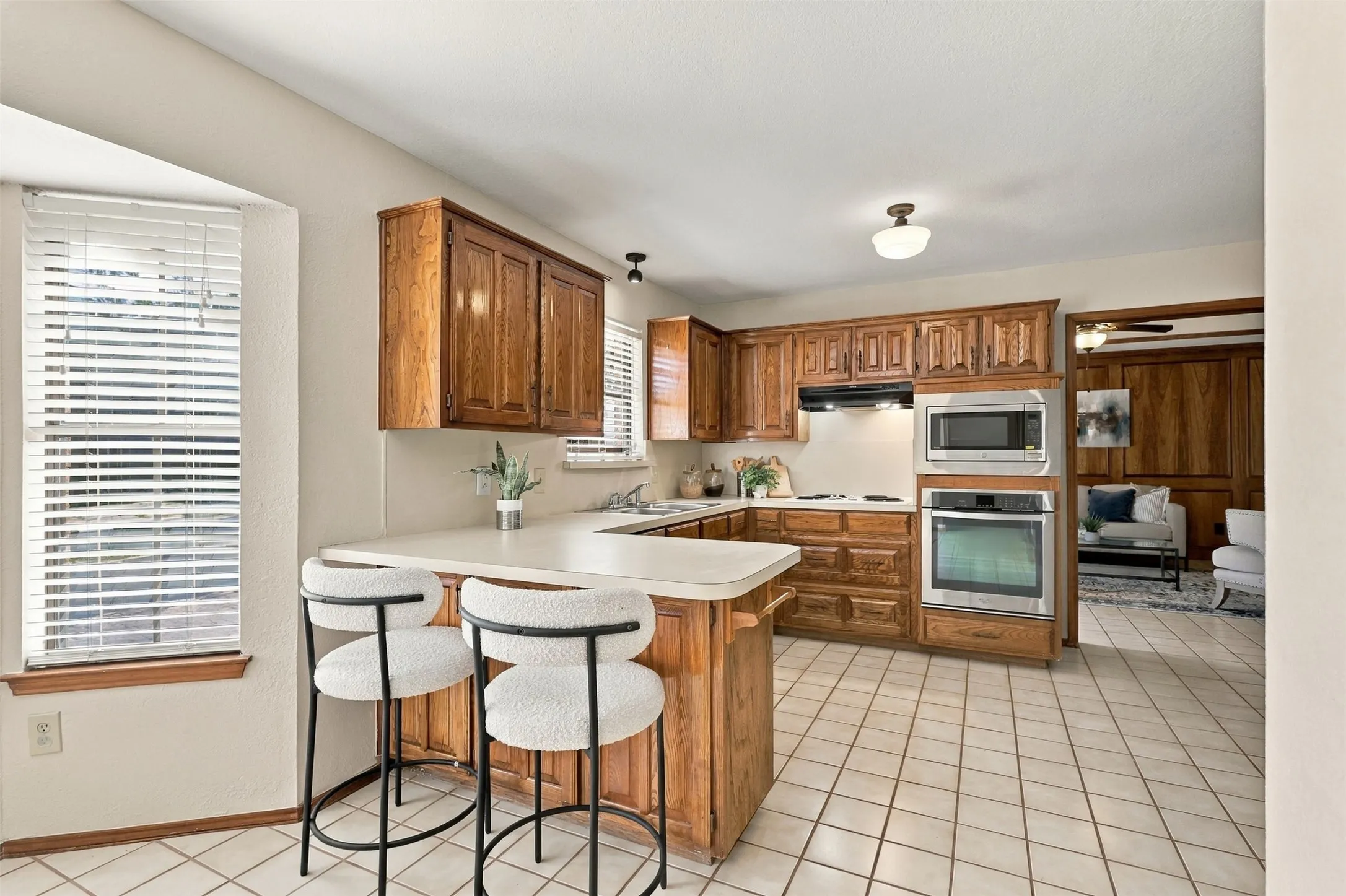 Single Family Residence For Sale in Tarrant County , 5304 Ridge Springs Court, Arlington, Texas 76017, 3 Bedroom, 2 Bathroom, 2 Garage spaces, 1,660 Sqft, built in 1984, mls#21386968, Real Estate Agent in Arlington, Homes For Sale in Tarrant county, Homes For Sale in Arlington, Realtor in Arlington Texas, Real Estate Brokerage Independent Realty Texas, Luminita Cordes Realtor