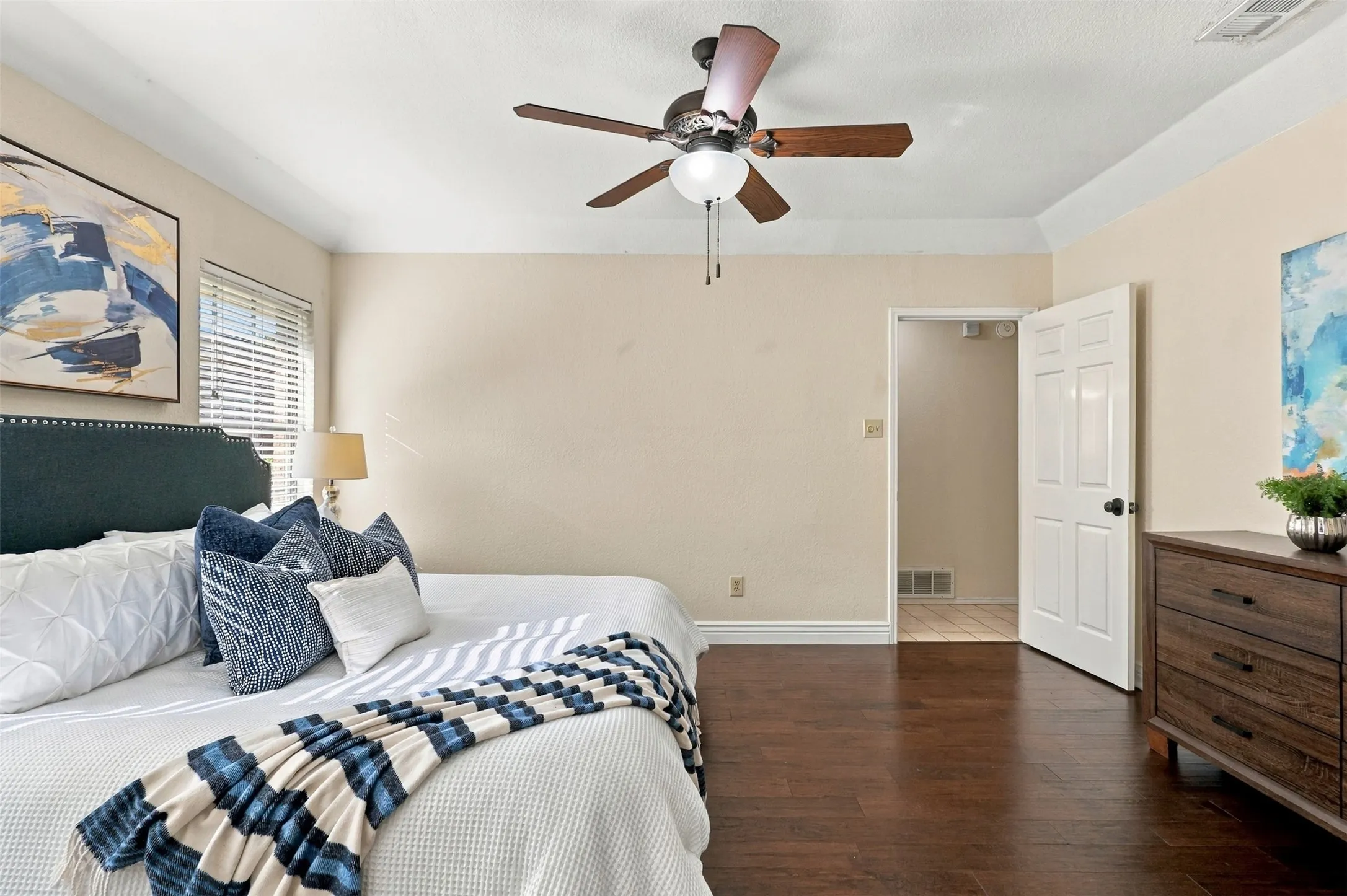 Single Family Residence For Sale in Tarrant County , 5304 Ridge Springs Court, Arlington, Texas 76017, 3 Bedroom, 2 Bathroom, 2 Garage spaces, 1,660 Sqft, built in 1984, mls#21386968, Real Estate Agent in Arlington, Homes For Sale in Tarrant county, Homes For Sale in Arlington, Realtor in Arlington Texas, Real Estate Brokerage Independent Realty Texas, Luminita Cordes Realtor