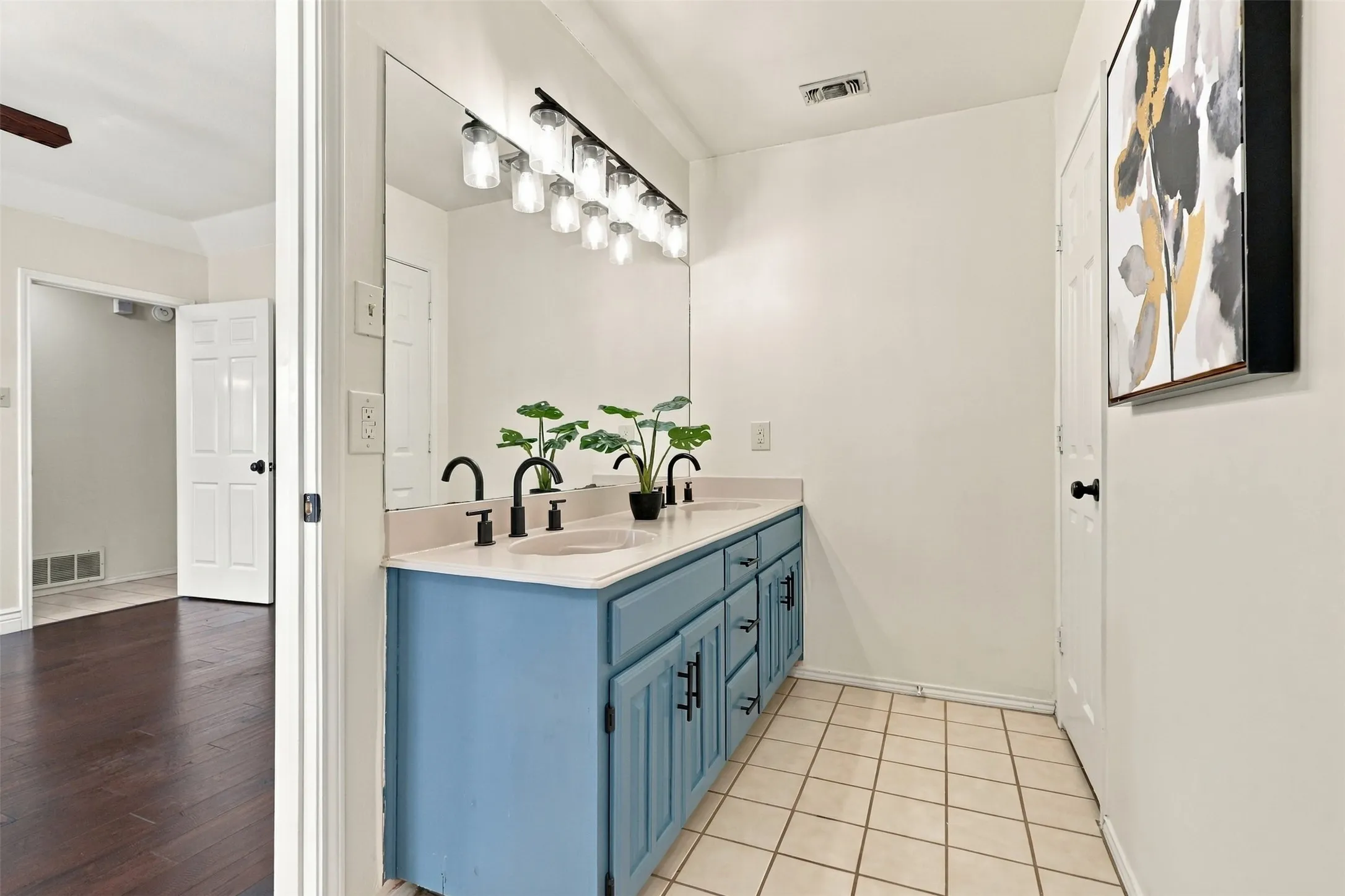 Single Family Residence For Sale in Tarrant County , 5304 Ridge Springs Court, Arlington, Texas 76017, 3 Bedroom, 2 Bathroom, 2 Garage spaces, 1,660 Sqft, built in 1984, mls#21386968, Real Estate Agent in Arlington, Homes For Sale in Tarrant county, Homes For Sale in Arlington, Realtor in Arlington Texas, Real Estate Brokerage Independent Realty Texas, Luminita Cordes Realtor