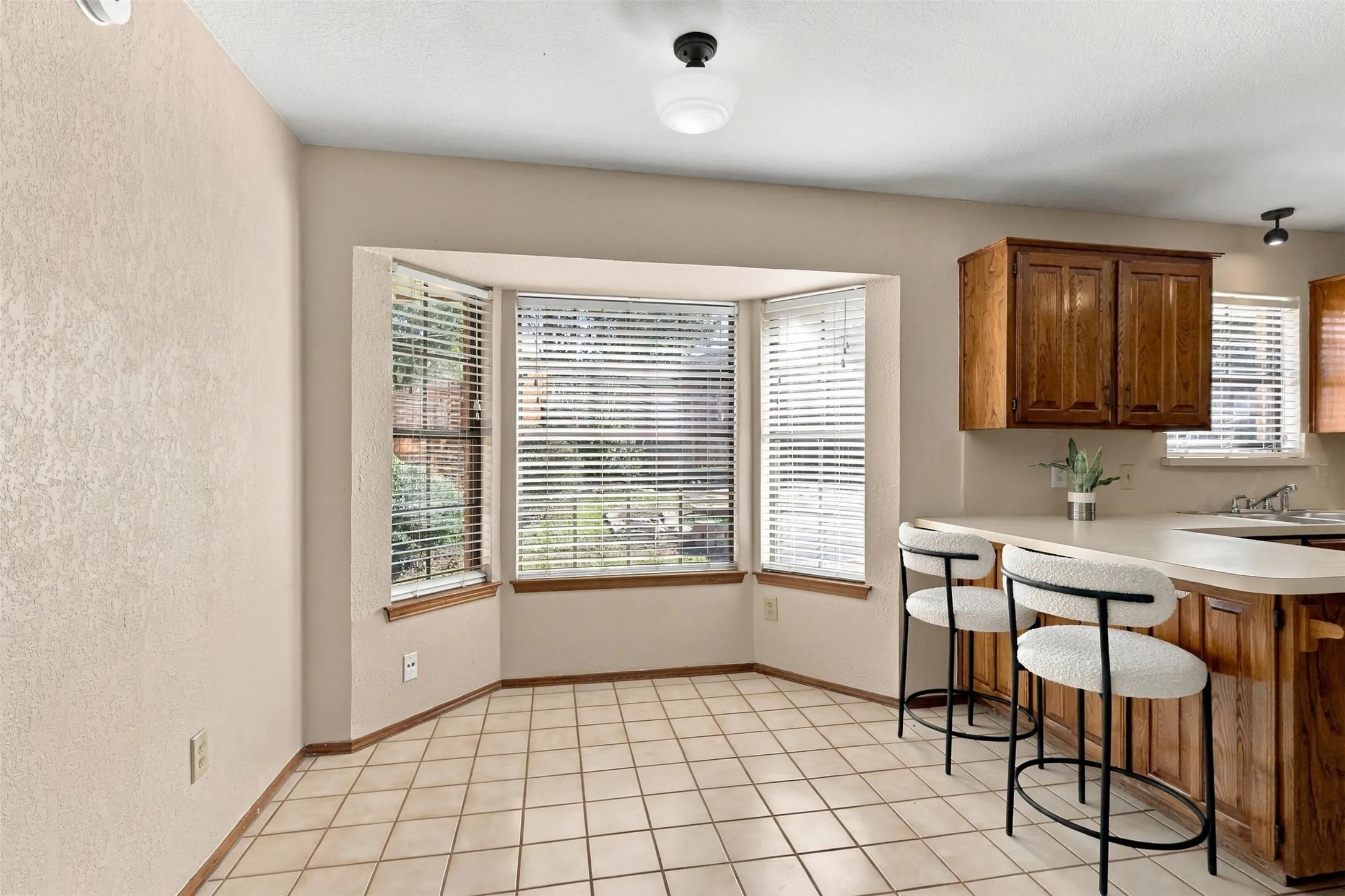Single Family Residence For Sale in Tarrant County , 5304 Ridge Springs Court, Arlington, Texas 76017, 3 Bedroom, 2 Bathroom, 2 Garage spaces, 1,660 Sqft, built in 1984, mls#21386968, Real Estate Agent in Arlington, Homes For Sale in Tarrant county, Homes For Sale in Arlington, Realtor in Arlington Texas, Real Estate Brokerage Independent Realty Texas, Luminita Cordes Realtor