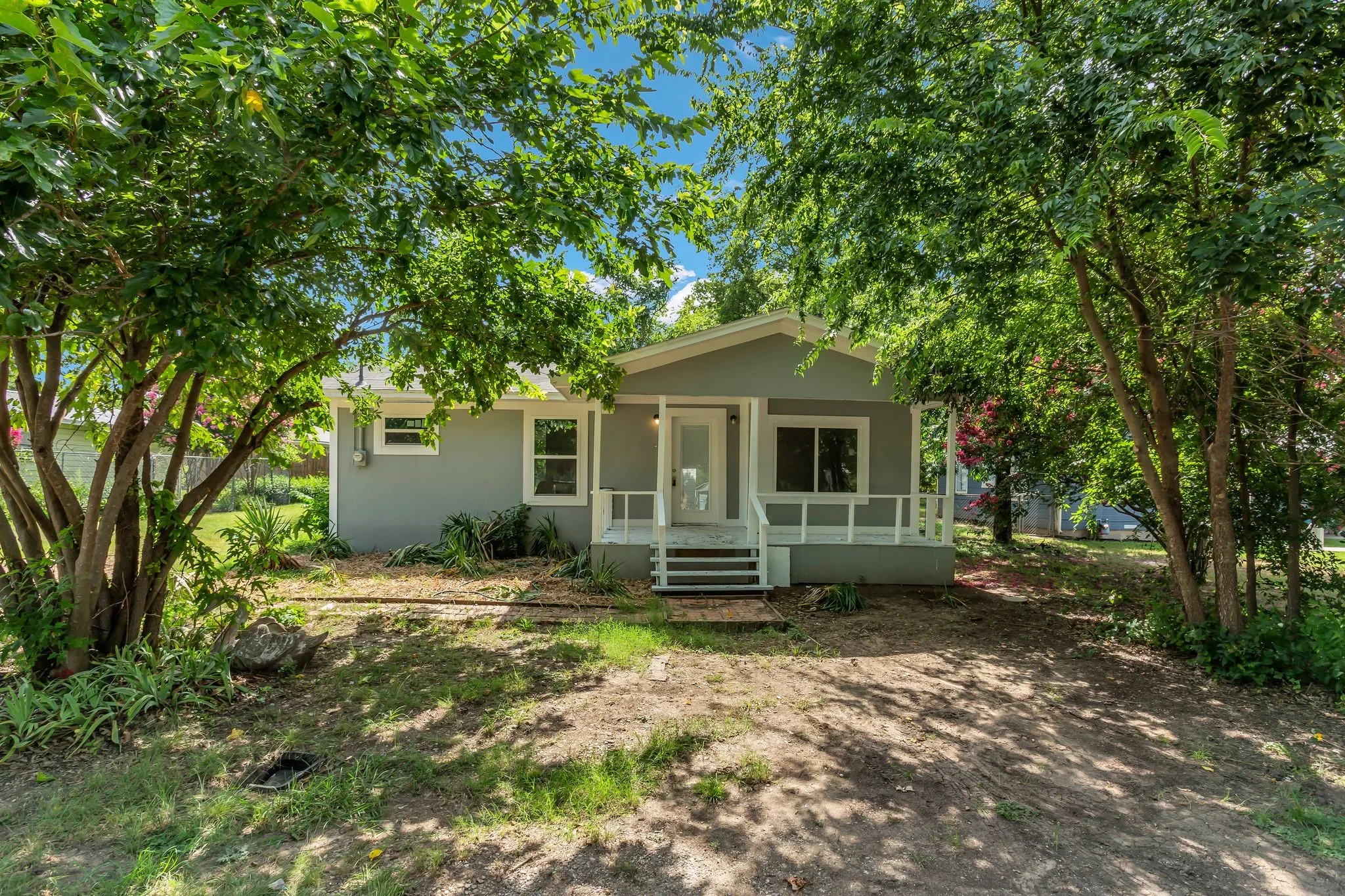 Single Family Residence For Sale in Ellis County , 110 N Hillside Street, Red Oak, Texas 75154, 3 Bedroom, 2 Bathroom, Garage spaces, 920 Sqft, built in 1952, mls#21398961, Real Estate Agent in Red Oak, Homes For Sale in Ellis county, Homes For Sale in Red Oak, Realtor in Red Oak Texas, Real Estate Brokerage Independent Realty Texas, Luminita Cordes Realtor