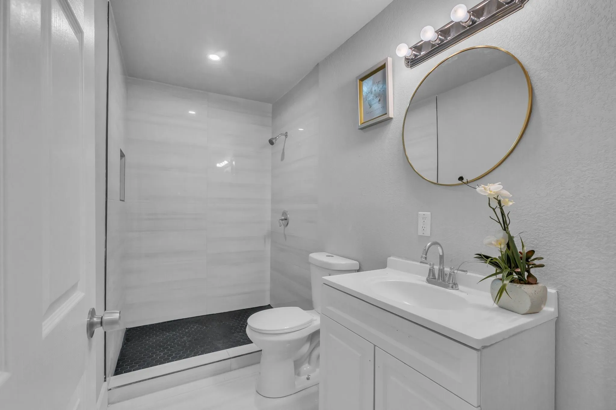 Single Family Residence For Sale in Ellis County , 110 N Hillside Street, Red Oak, Texas 75154, 3 Bedroom, 2 Bathroom, Garage spaces, 920 Sqft, built in 1952, mls#21398961, Real Estate Agent in Red Oak, Homes For Sale in Ellis county, Homes For Sale in Red Oak, Realtor in Red Oak Texas, Real Estate Brokerage Independent Realty Texas, Luminita Cordes Realtor