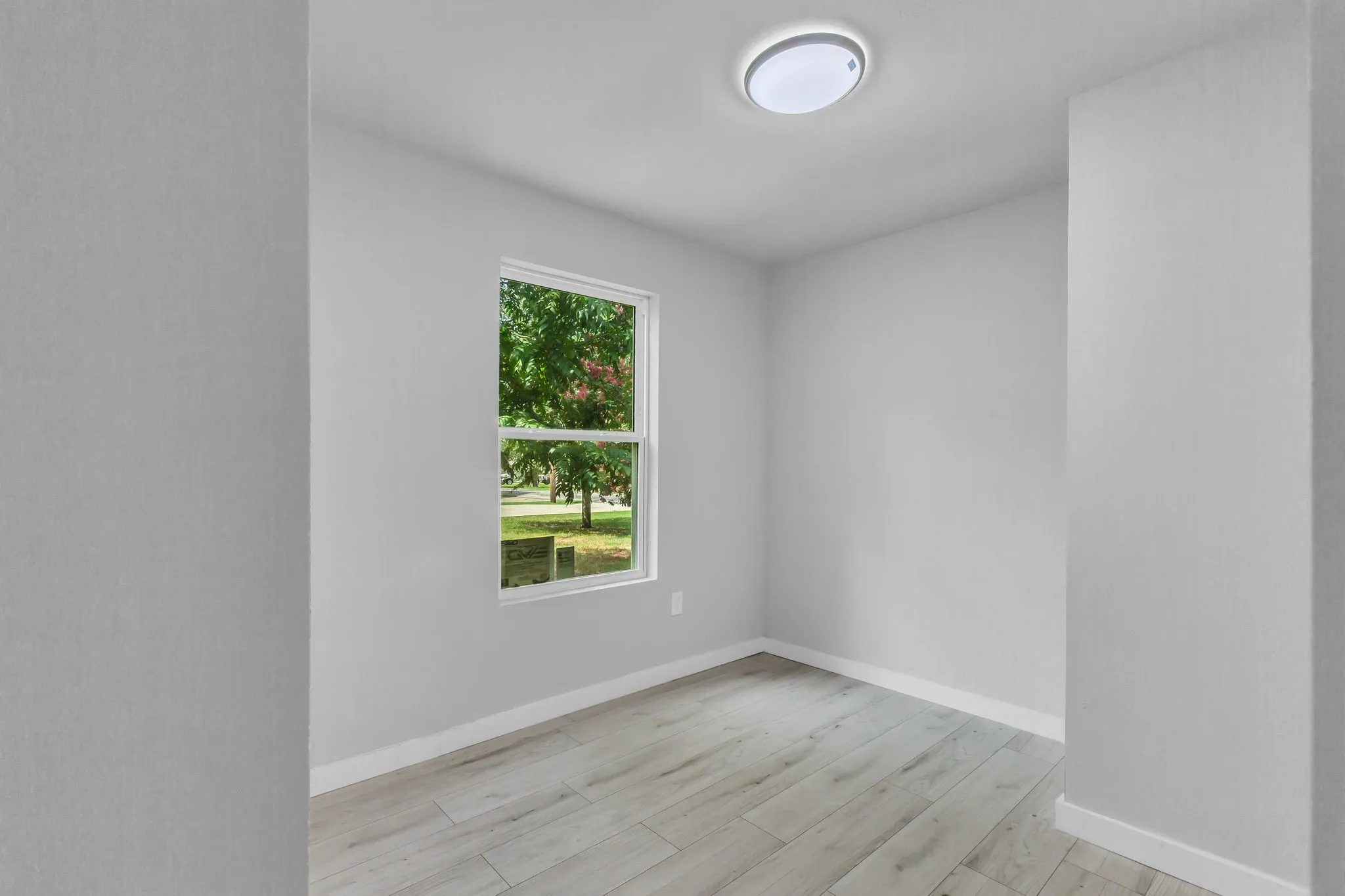 Single Family Residence For Sale in Ellis County , 110 N Hillside Street, Red Oak, Texas 75154, 3 Bedroom, 2 Bathroom, Garage spaces, 920 Sqft, built in 1952, mls#21398961, Real Estate Agent in Red Oak, Homes For Sale in Ellis county, Homes For Sale in Red Oak, Realtor in Red Oak Texas, Real Estate Brokerage Independent Realty Texas, Luminita Cordes Realtor