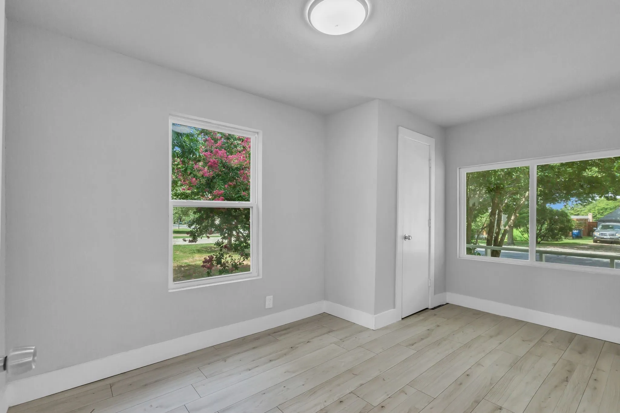 Single Family Residence For Sale in Ellis County , 110 N Hillside Street, Red Oak, Texas 75154, 3 Bedroom, 2 Bathroom, Garage spaces, 920 Sqft, built in 1952, mls#21398961, Real Estate Agent in Red Oak, Homes For Sale in Ellis county, Homes For Sale in Red Oak, Realtor in Red Oak Texas, Real Estate Brokerage Independent Realty Texas, Luminita Cordes Realtor
