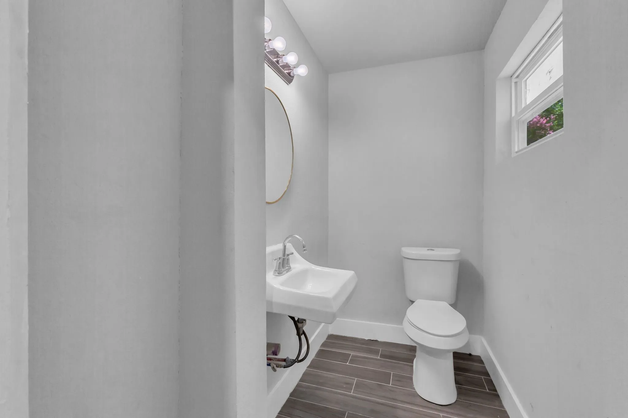 Single Family Residence For Sale in Ellis County , 110 N Hillside Street, Red Oak, Texas 75154, 3 Bedroom, 2 Bathroom, Garage spaces, 920 Sqft, built in 1952, mls#21398961, Real Estate Agent in Red Oak, Homes For Sale in Ellis county, Homes For Sale in Red Oak, Realtor in Red Oak Texas, Real Estate Brokerage Independent Realty Texas, Luminita Cordes Realtor