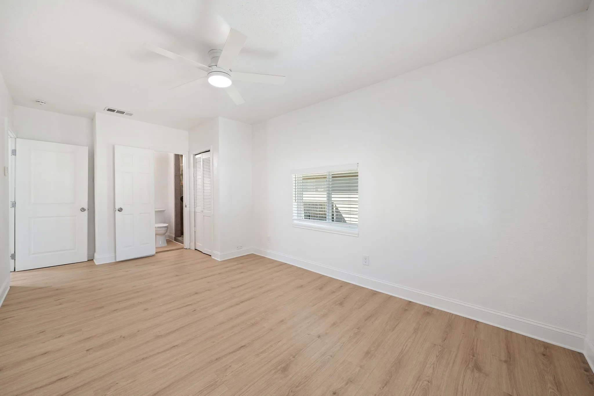Single Family Residence For Sale in Dallas County , 1608 Maple Drive, Garland, Texas 75042, 3 Bedroom, 2 Bathroom, Garage spaces, 1,330 Sqft, built in 1948, mls#21404475, Real Estate Agent in Garland, Homes For Sale in Dallas county, Homes For Sale in Garland, Realtor in Garland Texas, Real Estate Brokerage Independent Realty Texas, Luminita Cordes Realtor