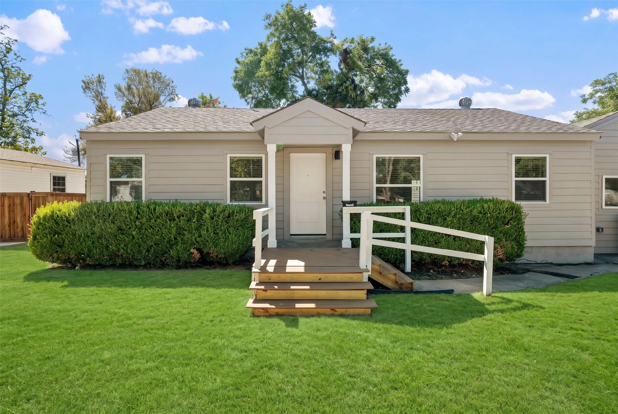 Single Family Residence For Sale in Dallas County , 1608 Maple Drive, Garland, Texas 75042, 3 Bedroom, 2 Bathroom, Garage spaces, 1,330 Sqft, built in 1948, mls#21404475, Real Estate Agent in Garland, Homes For Sale in Dallas county, Homes For Sale in Garland, Realtor in Garland Texas, Real Estate Brokerage Independent Realty Texas, Luminita Cordes Realtor