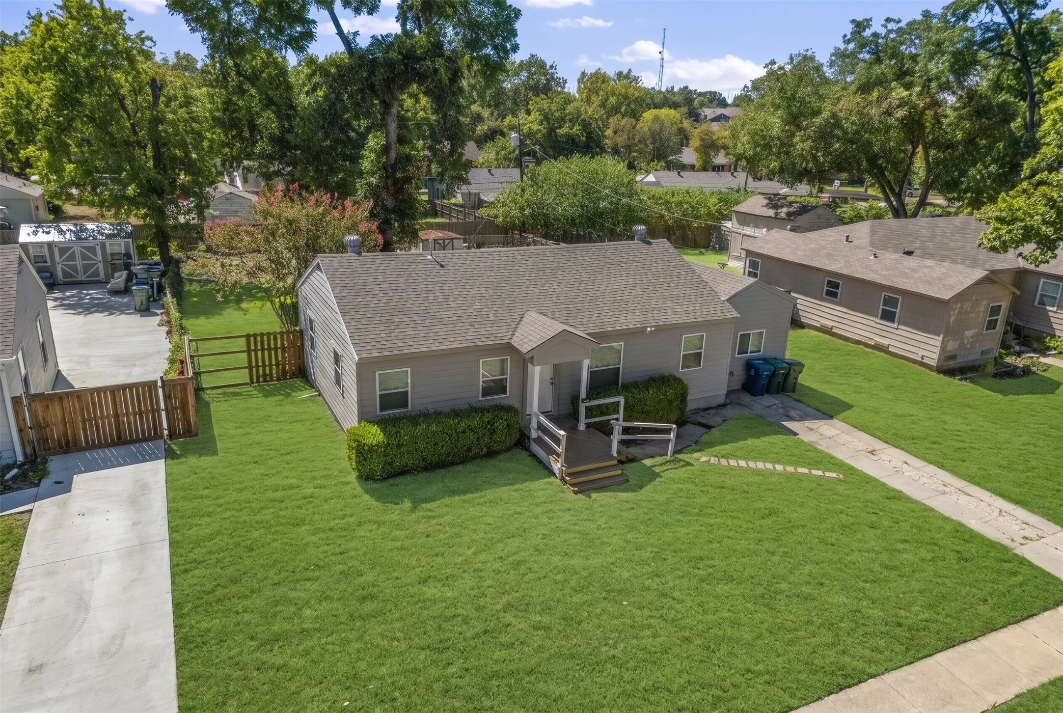 Single Family Residence For Sale in Dallas County , 1608 Maple Drive, Garland, Texas 75042, 3 Bedroom, 2 Bathroom, Garage spaces, 1,330 Sqft, built in 1948, mls#21404475, Real Estate Agent in Garland, Homes For Sale in Dallas county, Homes For Sale in Garland, Realtor in Garland Texas, Real Estate Brokerage Independent Realty Texas, Luminita Cordes Realtor