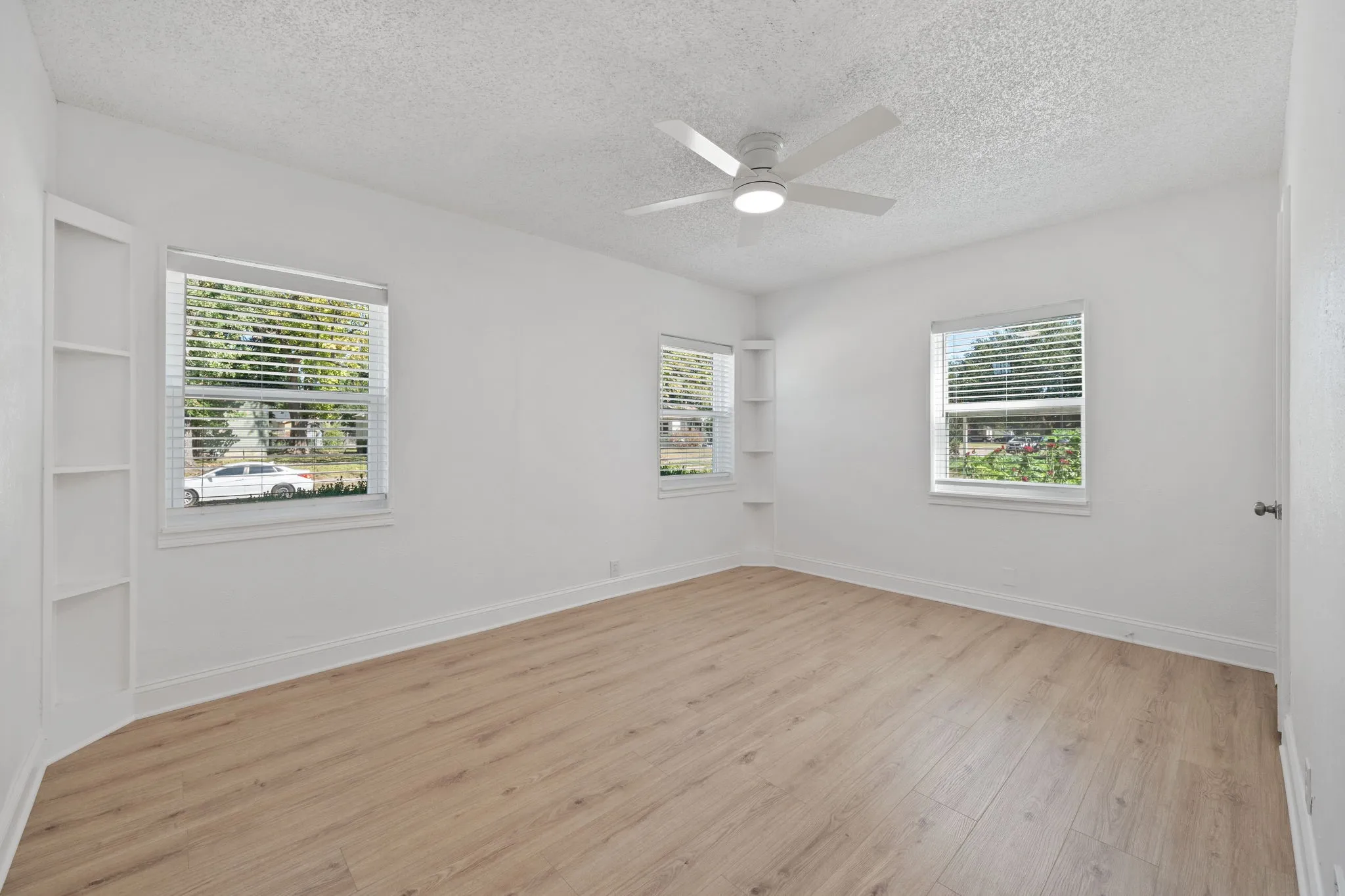 Single Family Residence For Sale in Dallas County , 1608 Maple Drive, Garland, Texas 75042, 3 Bedroom, 2 Bathroom, Garage spaces, 1,330 Sqft, built in 1948, mls#21404475, Real Estate Agent in Garland, Homes For Sale in Dallas county, Homes For Sale in Garland, Realtor in Garland Texas, Real Estate Brokerage Independent Realty Texas, Luminita Cordes Realtor